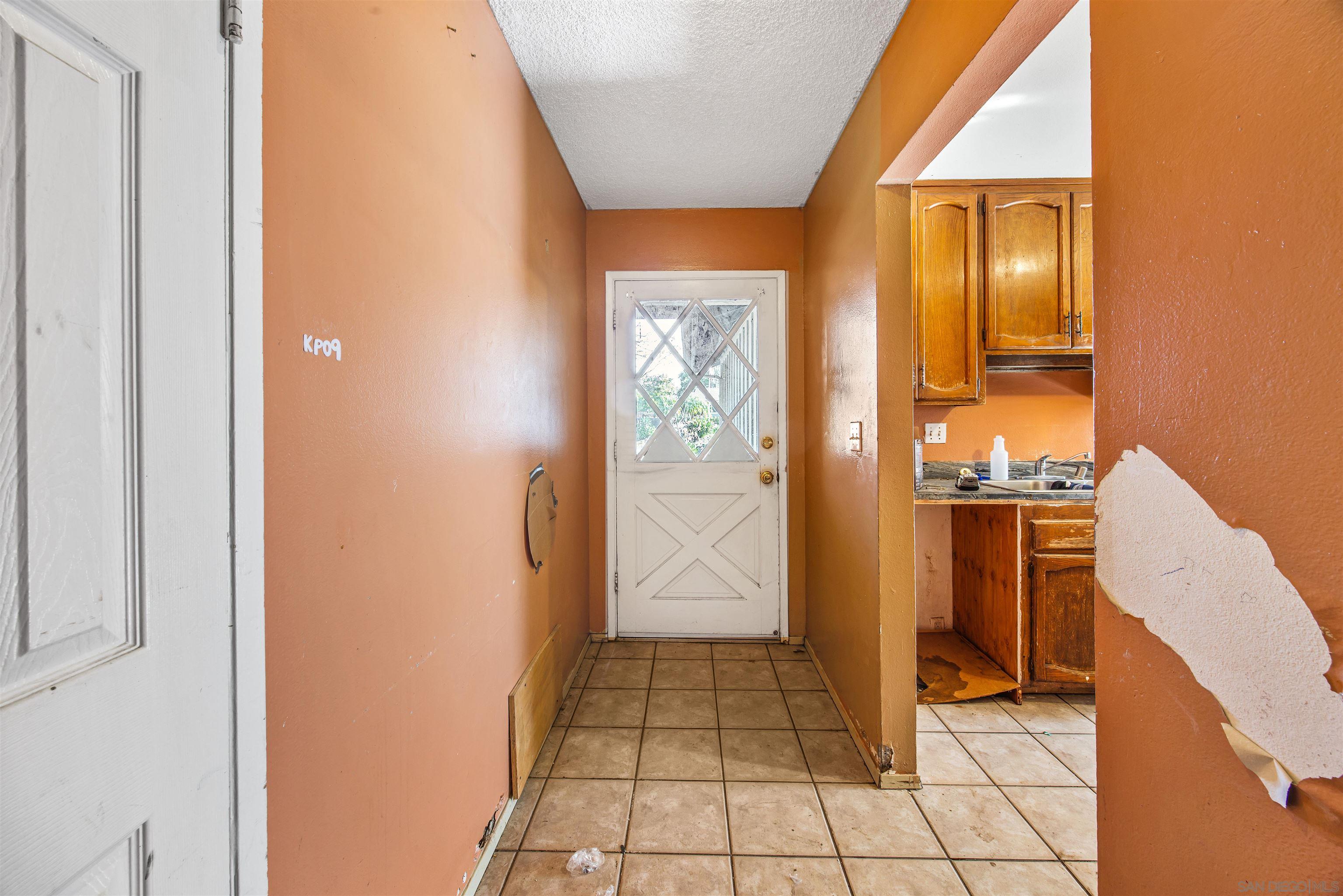 Detail Gallery Image 3 of 21 For 9048  Gideon Cir. S, Lakeside,  CA 92040 - 3 Beds | 2 Baths