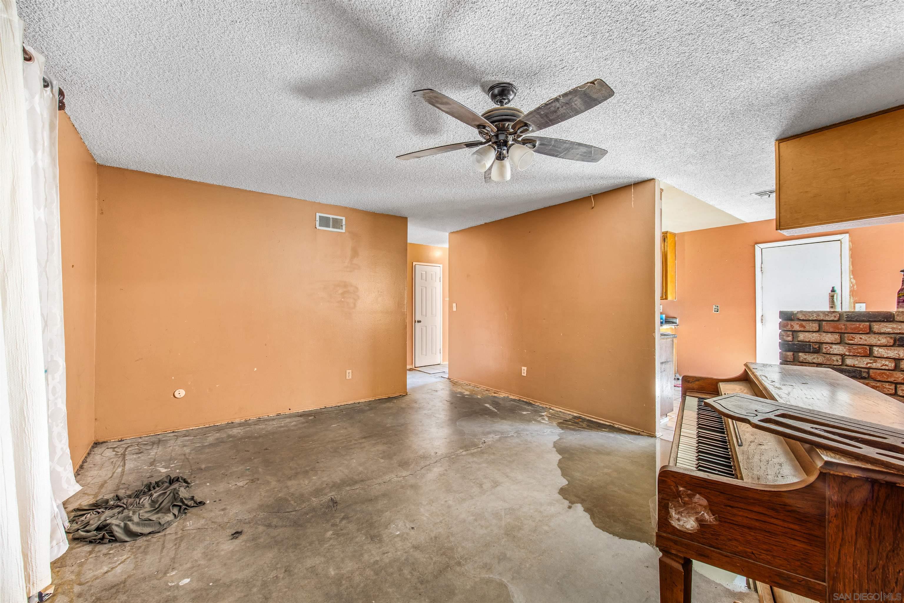 Detail Gallery Image 8 of 21 For 9048  Gideon Cir. S, Lakeside,  CA 92040 - 3 Beds | 2 Baths