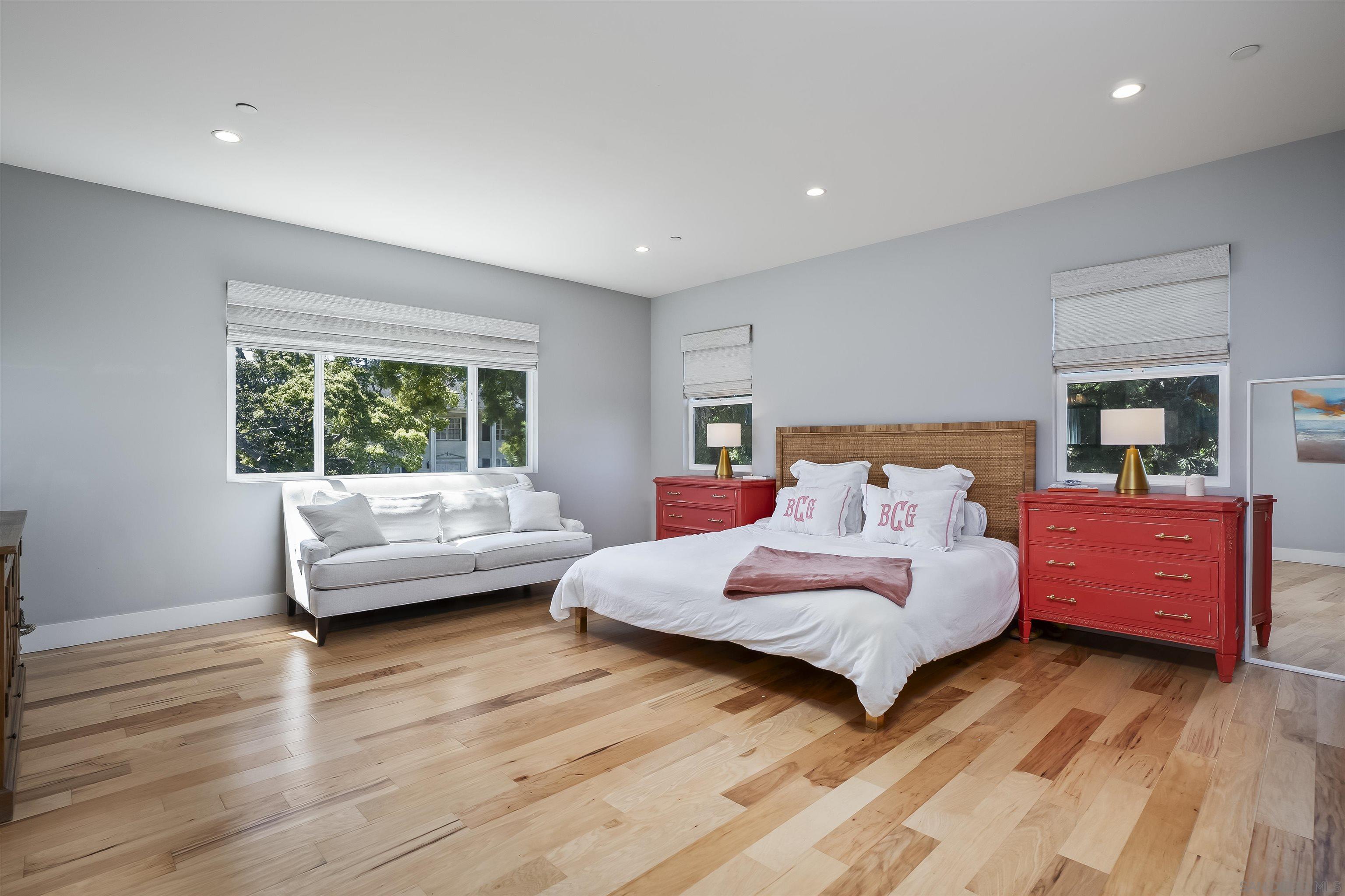 Detail Gallery Image 11 of 43 For 3728  Wilcox St, San Diego,  CA 92106 - 5 Beds | 4 Baths