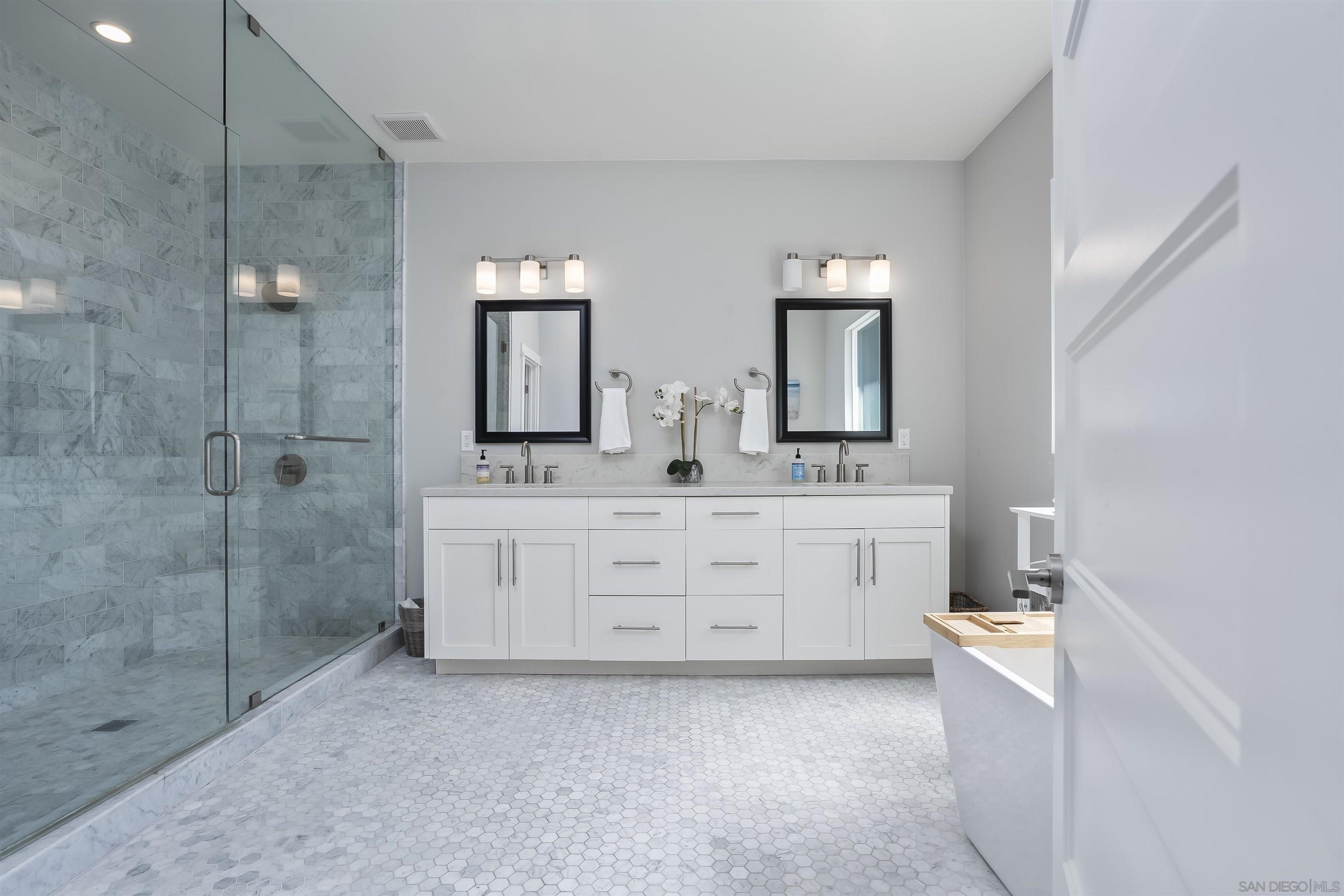 Detail Gallery Image 14 of 43 For 3728  Wilcox St, San Diego,  CA 92106 - 5 Beds | 4 Baths