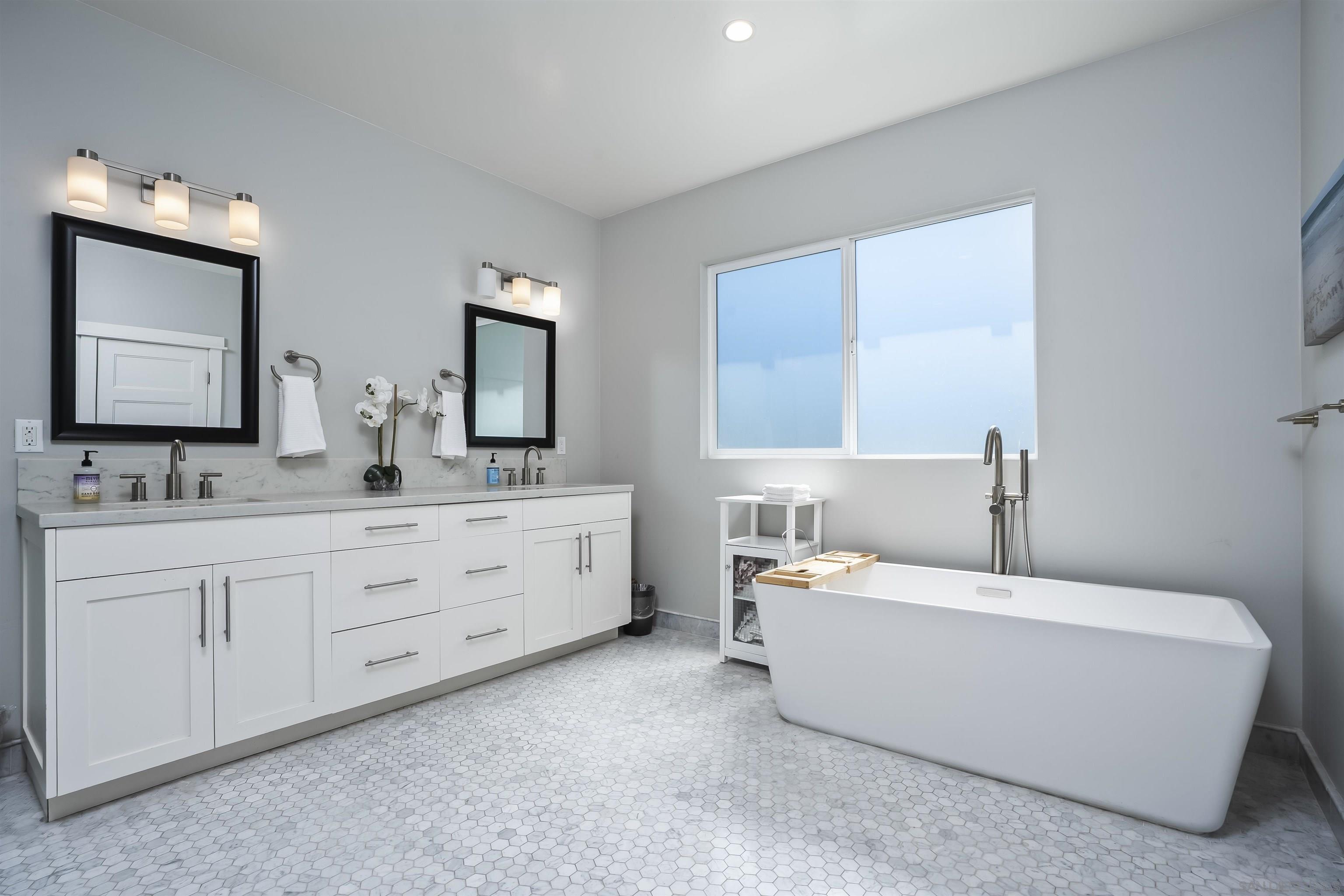 Detail Gallery Image 15 of 43 For 3728  Wilcox St, San Diego,  CA 92106 - 5 Beds | 4 Baths