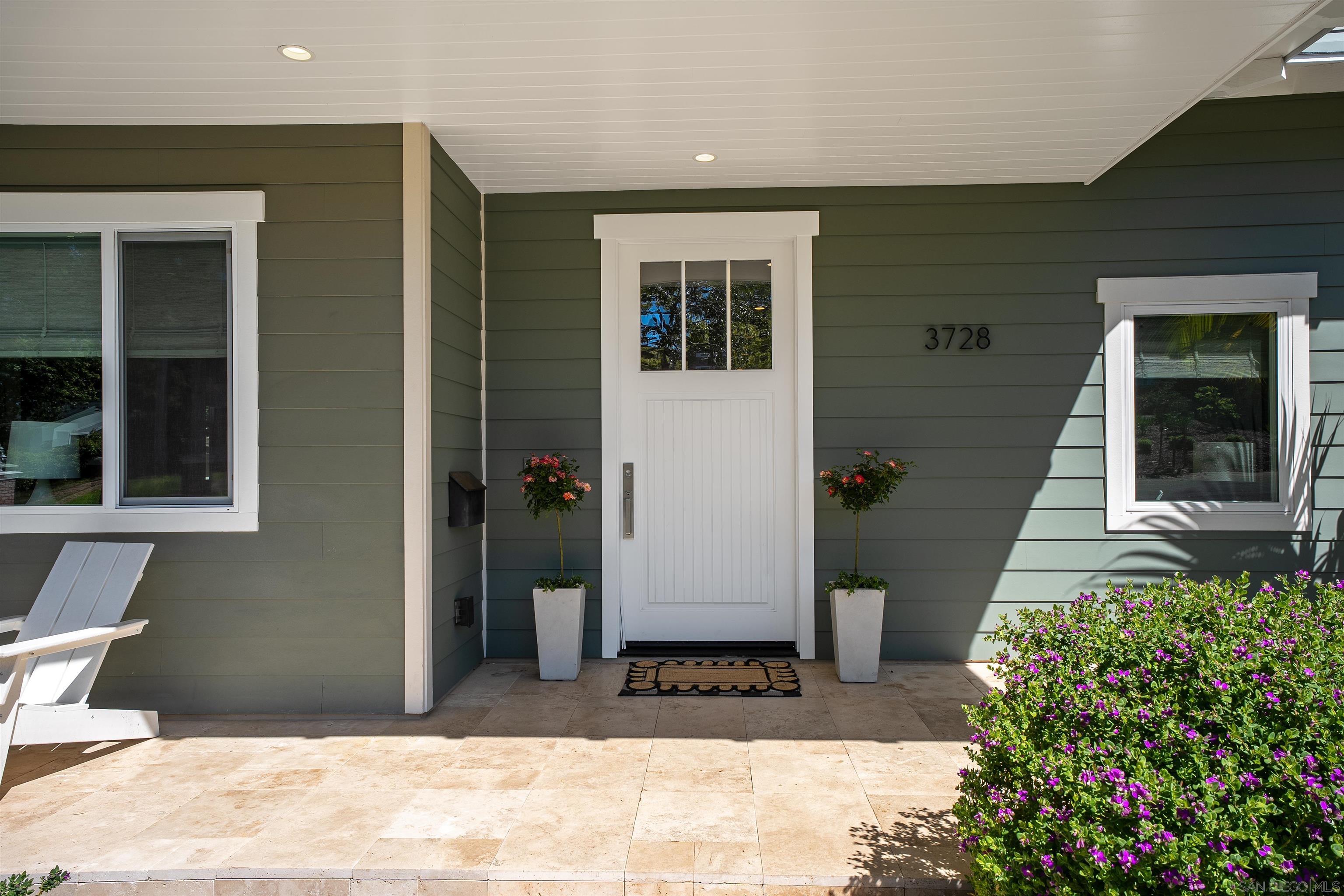 Detail Gallery Image 4 of 43 For 3728  Wilcox St, San Diego,  CA 92106 - 5 Beds | 4 Baths