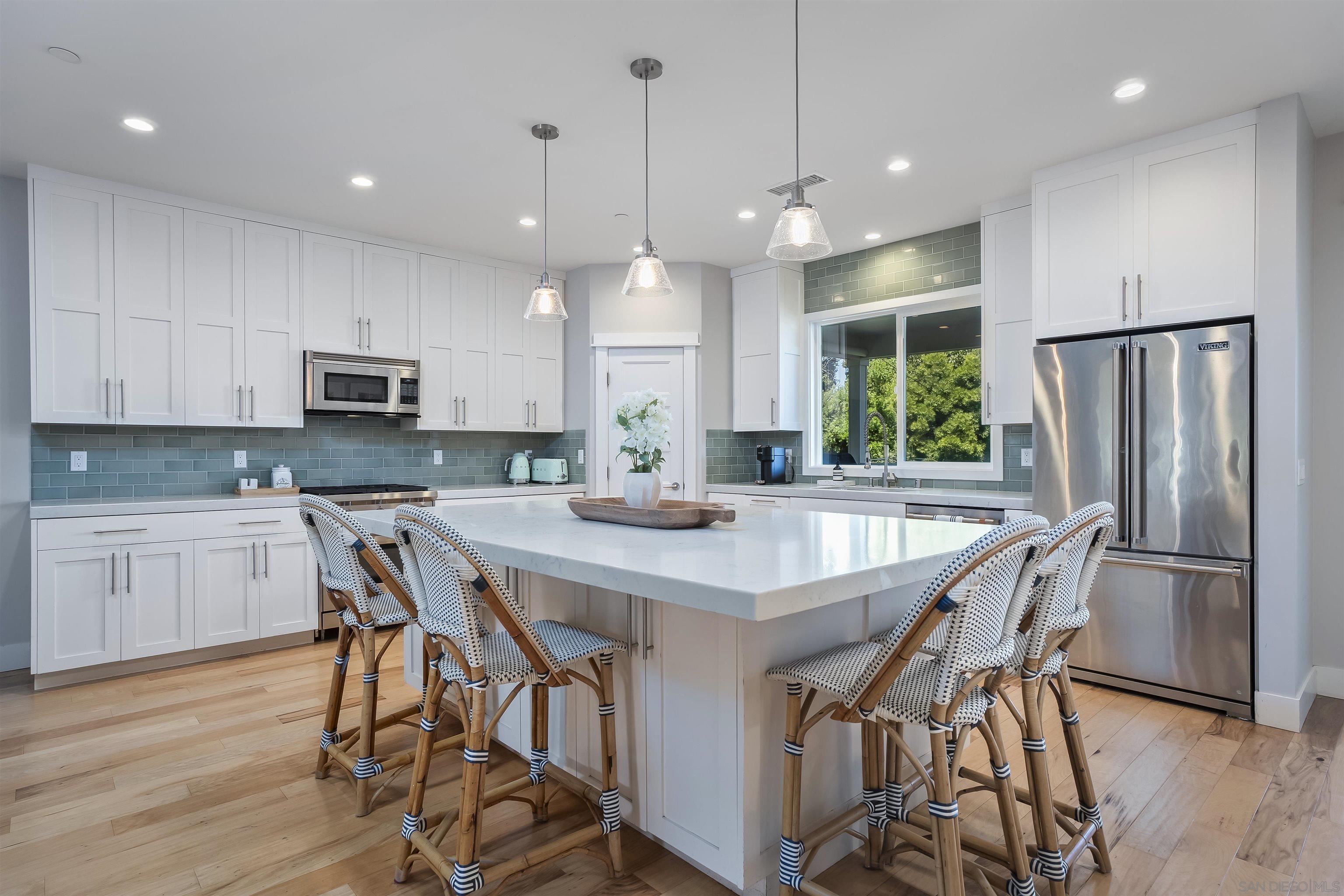 Detail Gallery Image 8 of 43 For 3728  Wilcox St, San Diego,  CA 92106 - 5 Beds | 4 Baths