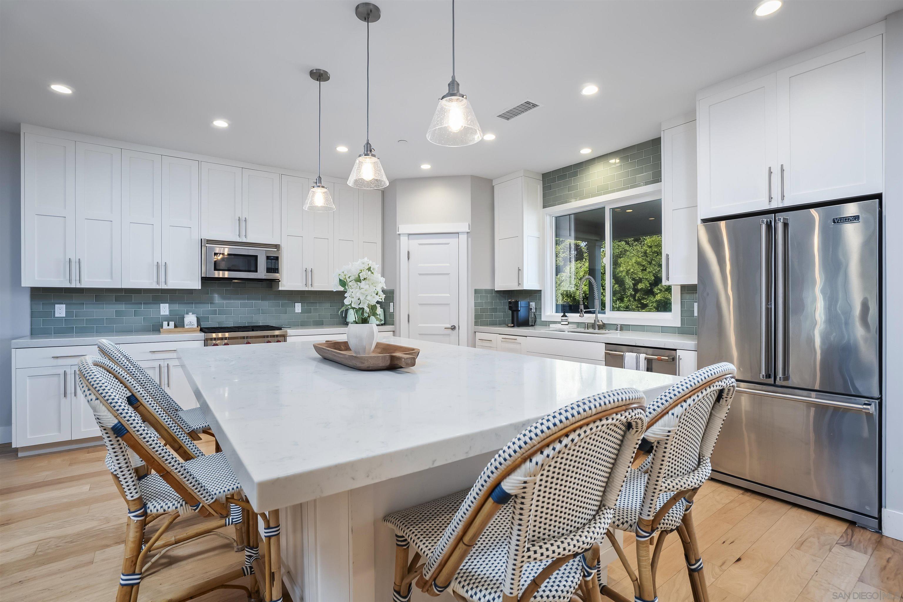 Detail Gallery Image 9 of 43 For 3728  Wilcox St, San Diego,  CA 92106 - 5 Beds | 4 Baths