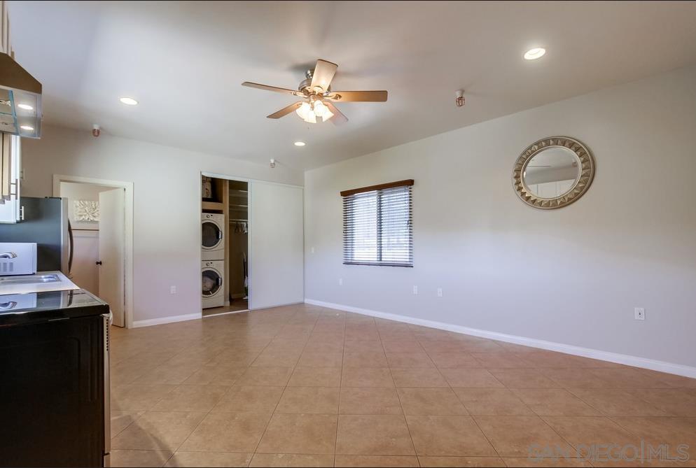 Detail Gallery Image 3 of 14 For 2686  Canyon Crest Dr.   Unit a, Escondido,  CA 92027 - 1 Beds | 1 Baths