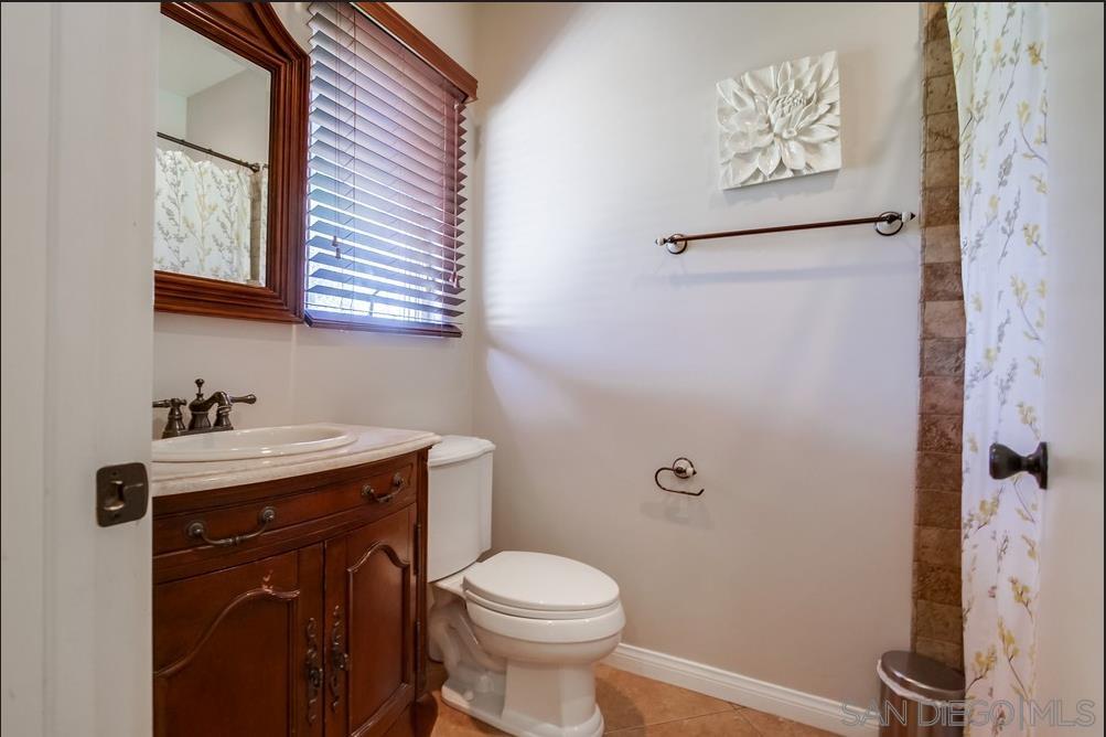 Detail Gallery Image 8 of 14 For 2686  Canyon Crest Dr.   Unit a, Escondido,  CA 92027 - 1 Beds | 1 Baths