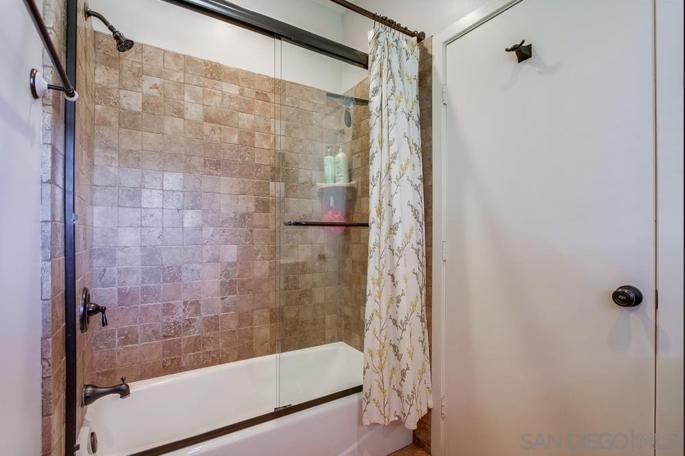 Detail Gallery Image 9 of 14 For 2686  Canyon Crest Dr.   Unit a, Escondido,  CA 92027 - 1 Beds | 1 Baths