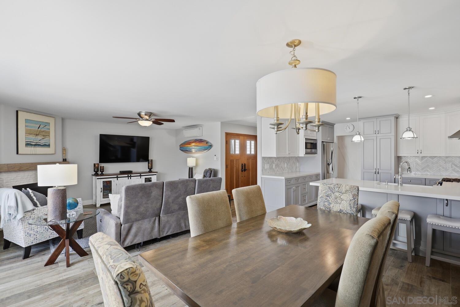 Detail Gallery Image 12 of 31 For 106  Antigua Court, Coronado,  CA 92118 - 3 Beds | 2 Baths