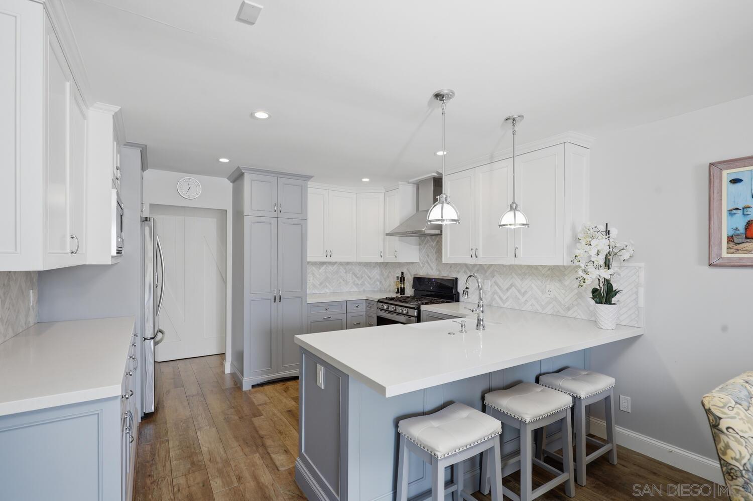 Detail Gallery Image 13 of 31 For 106  Antigua Court, Coronado,  CA 92118 - 3 Beds | 2 Baths