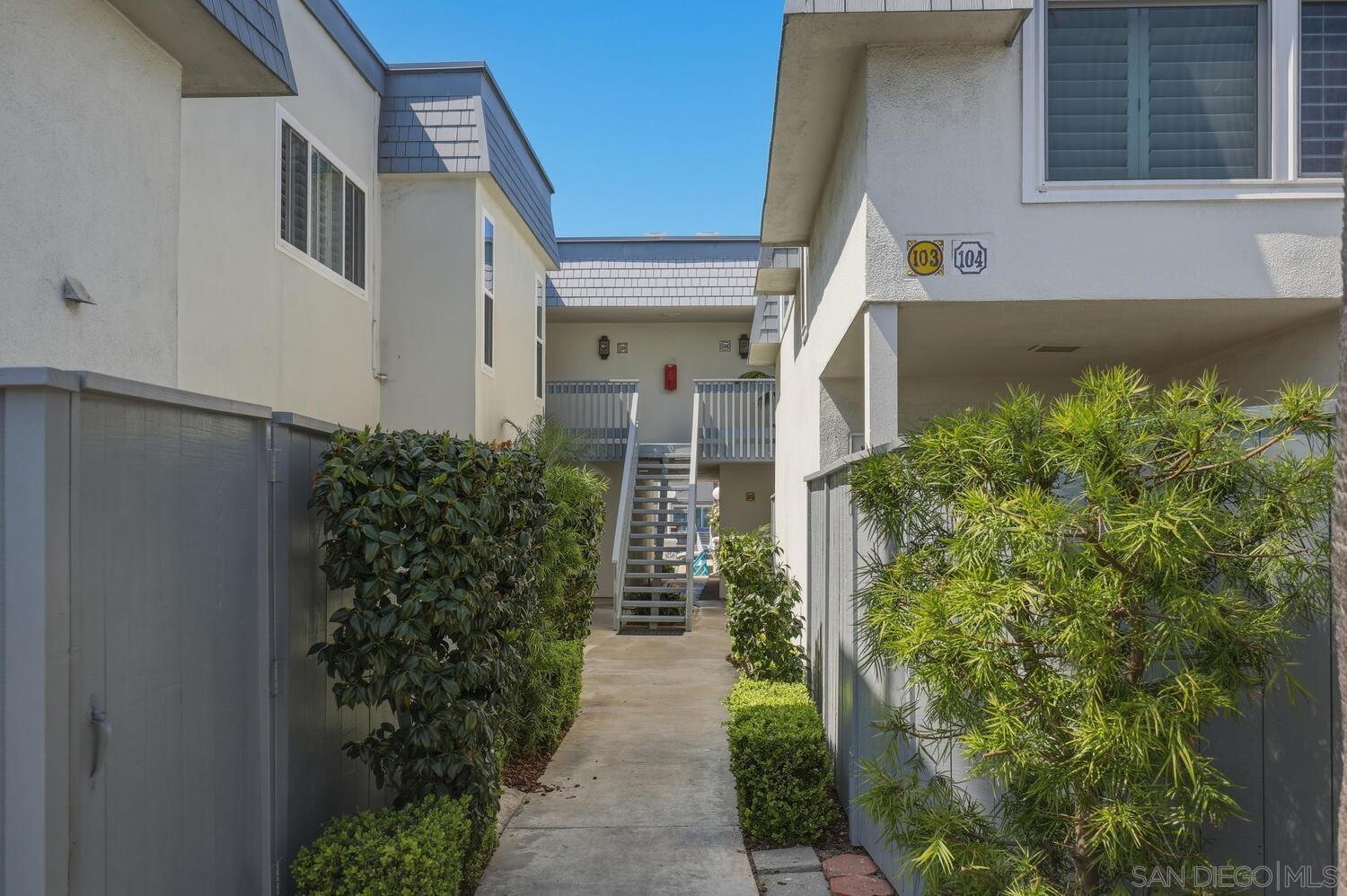 Detail Gallery Image 4 of 31 For 106  Antigua Court, Coronado,  CA 92118 - 3 Beds | 2 Baths