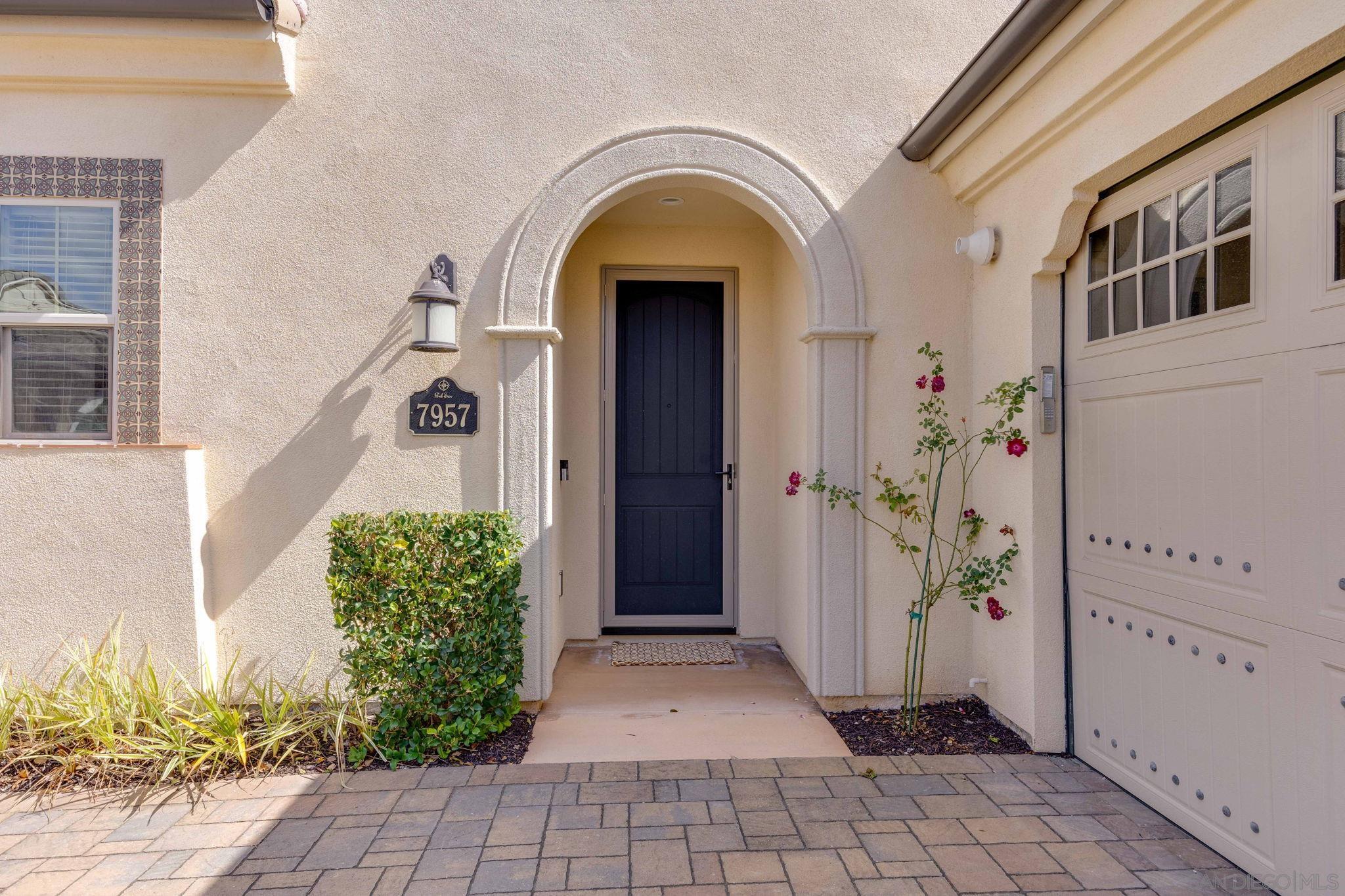 Detail Gallery Image 2 of 36 For 7957 Auberge  Circle, San Diego,  CA 92127 - 3 Beds | 2/1 Baths