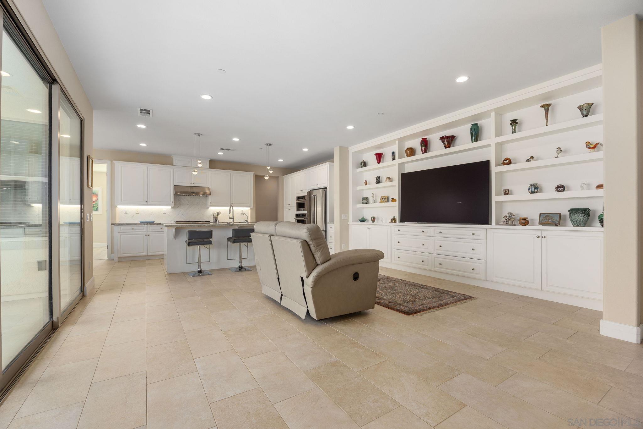 Detail Gallery Image 9 of 36 For 7957 Auberge  Circle, San Diego,  CA 92127 - 3 Beds | 2/1 Baths