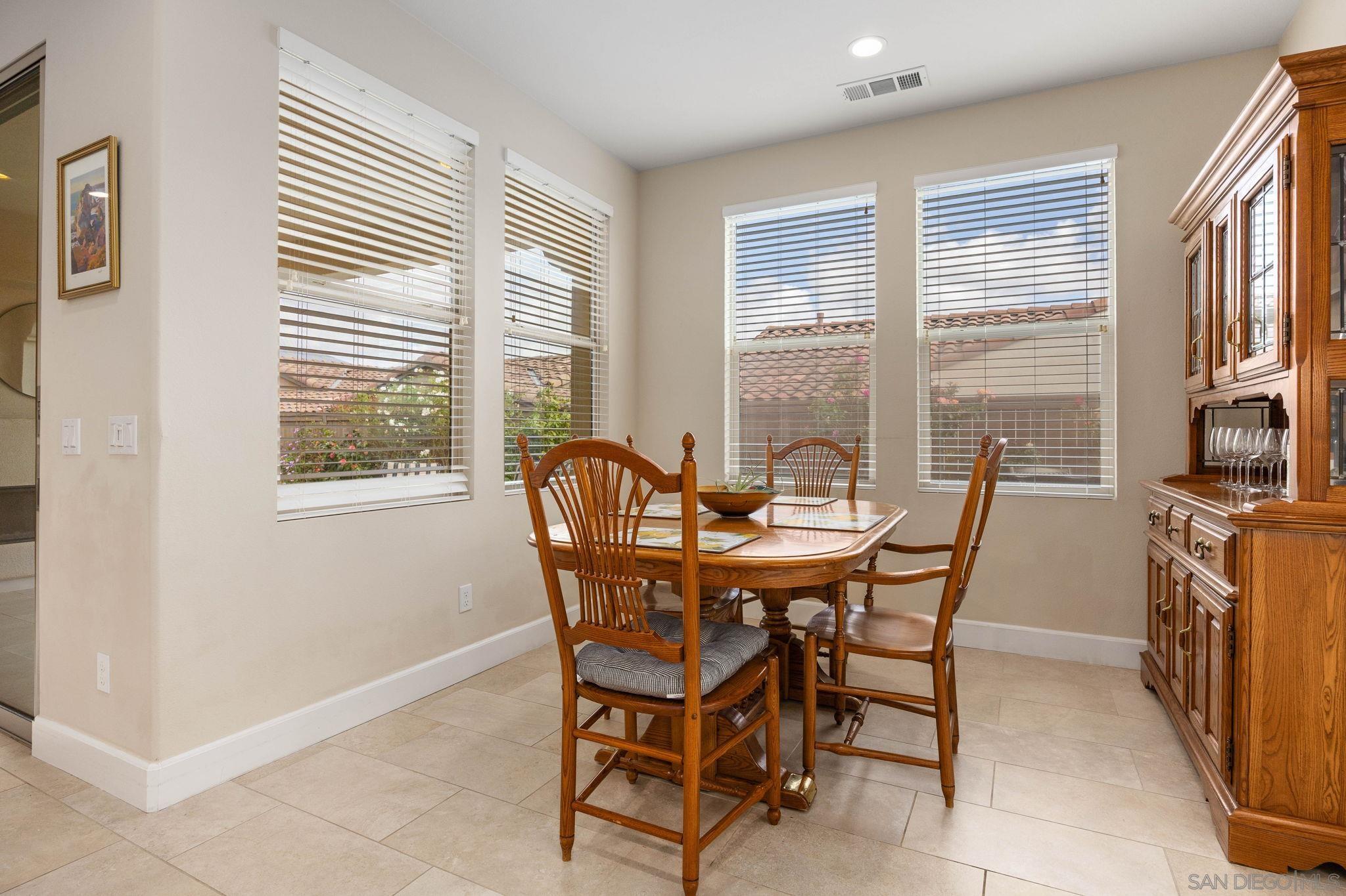 Detail Gallery Image 11 of 36 For 7957 Auberge  Circle, San Diego,  CA 92127 - 3 Beds | 2/1 Baths