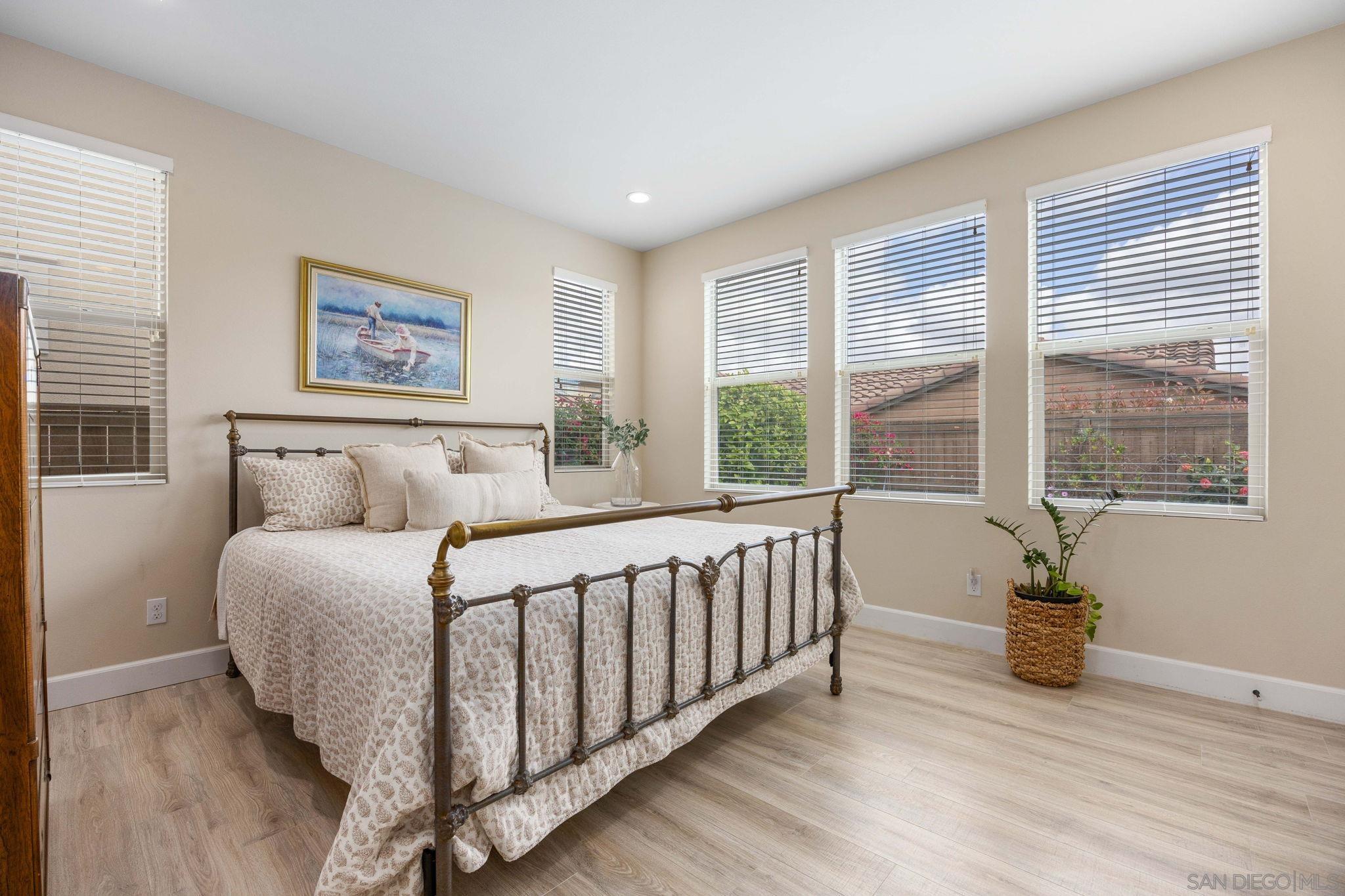 Detail Gallery Image 13 of 36 For 7957 Auberge  Circle, San Diego,  CA 92127 - 3 Beds | 2/1 Baths