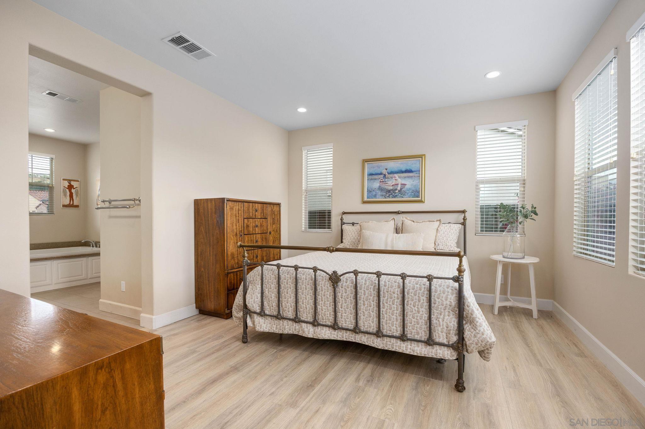 Detail Gallery Image 14 of 36 For 7957 Auberge  Circle, San Diego,  CA 92127 - 3 Beds | 2/1 Baths