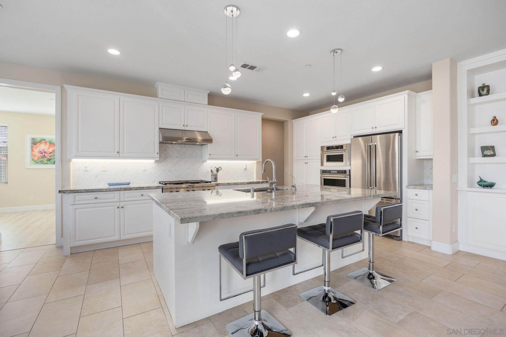 Detail Gallery Image 4 of 36 For 7957 Auberge  Circle, San Diego,  CA 92127 - 3 Beds | 2/1 Baths