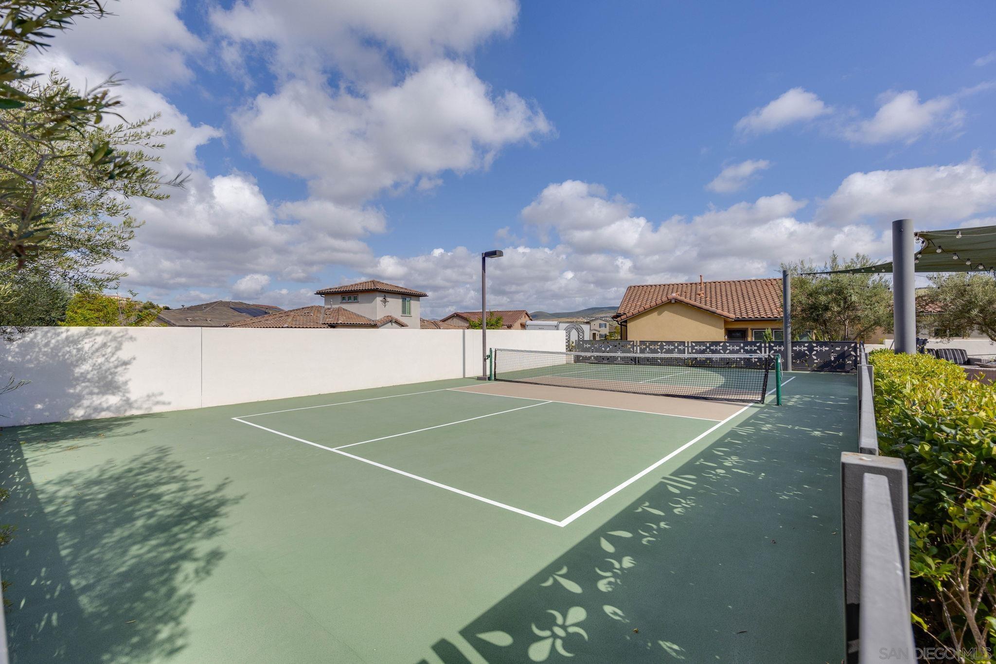 Detail Gallery Image 34 of 36 For 7957 Auberge  Circle, San Diego,  CA 92127 - 3 Beds | 2/1 Baths