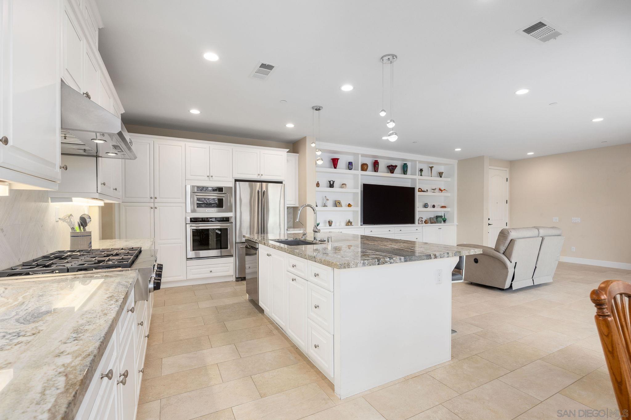 Detail Gallery Image 7 of 36 For 7957 Auberge  Circle, San Diego,  CA 92127 - 3 Beds | 2/1 Baths