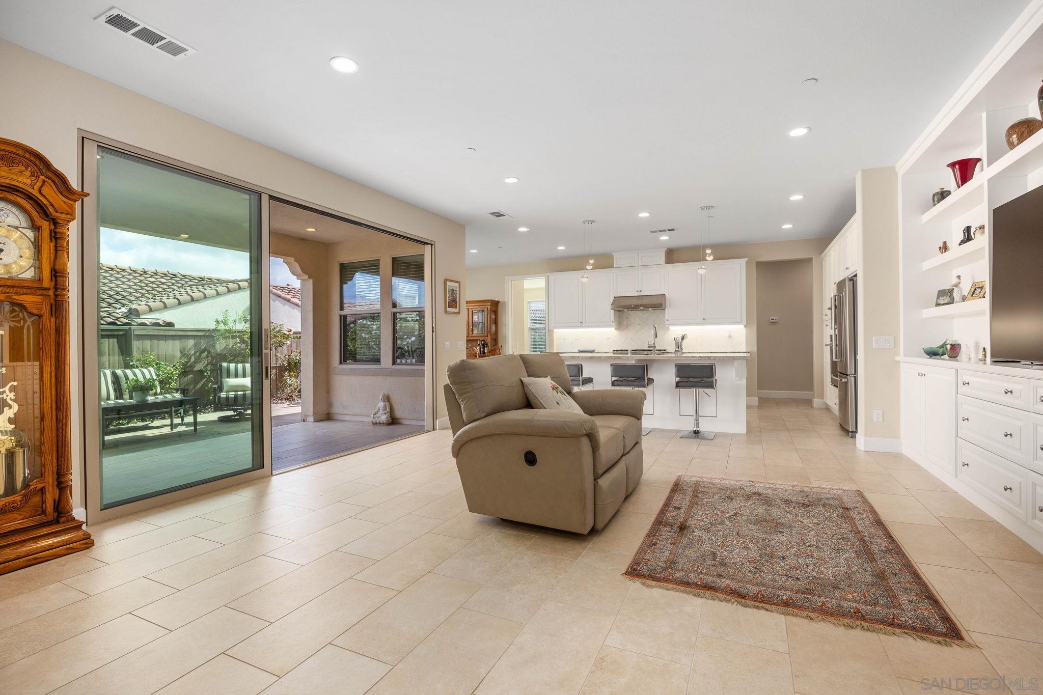 Detail Gallery Image 8 of 36 For 7957 Auberge  Circle, San Diego,  CA 92127 - 3 Beds | 2/1 Baths