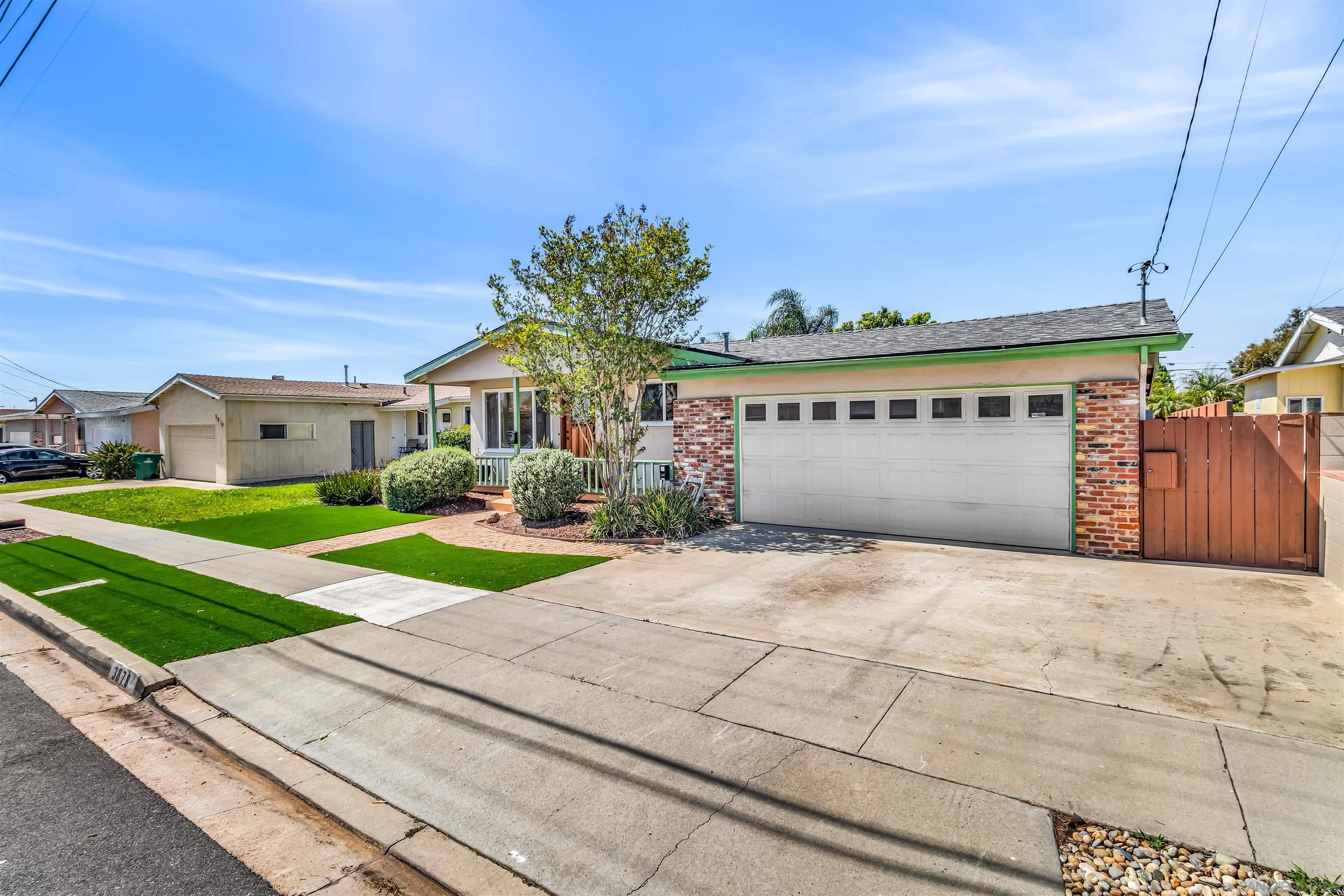 Detail Gallery Image 2 of 25 For 3878  Armstrong St, San Diego,  CA 92111 - 3 Beds | 2 Baths