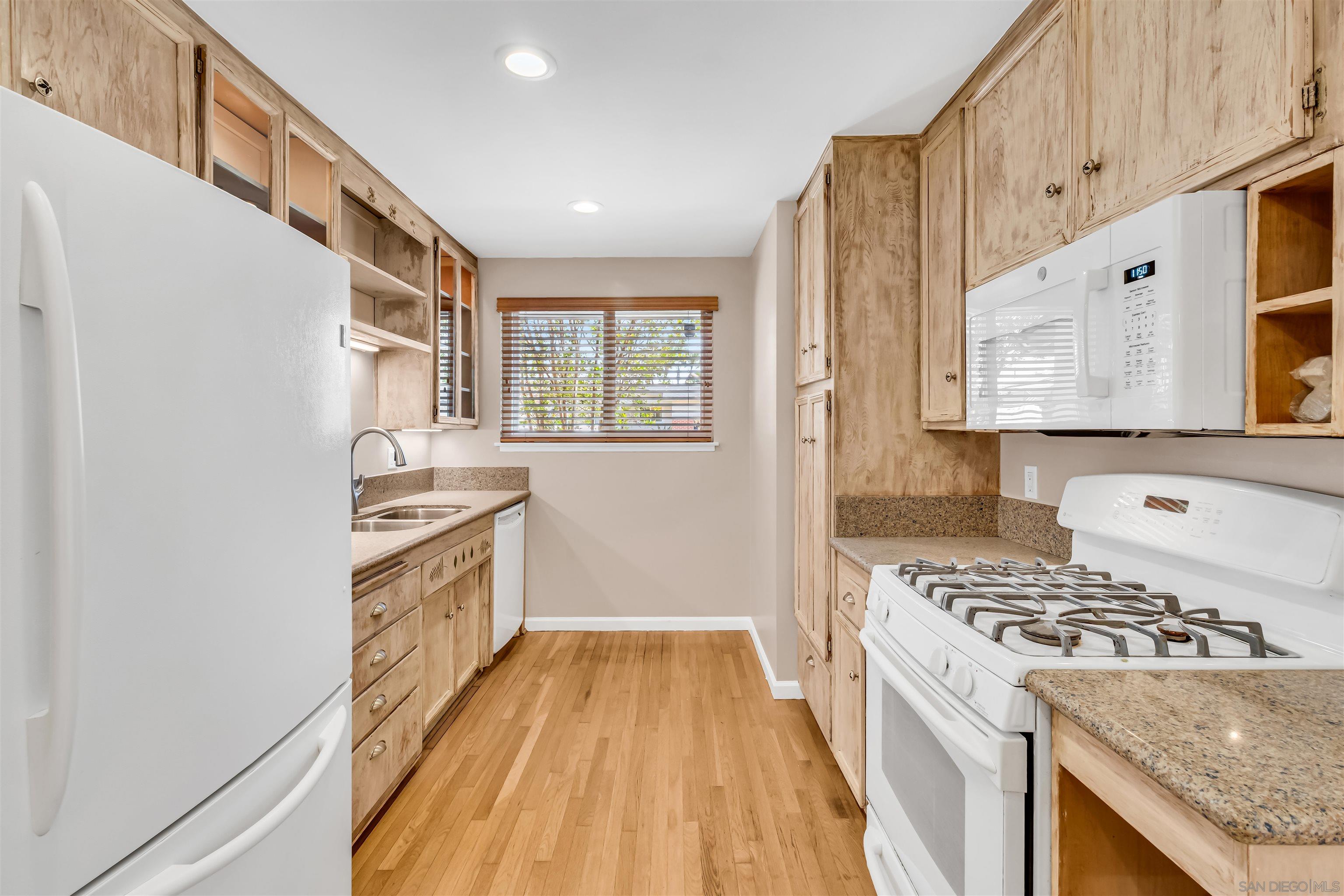 Detail Gallery Image 11 of 25 For 3878  Armstrong St, San Diego,  CA 92111 - 3 Beds | 2 Baths