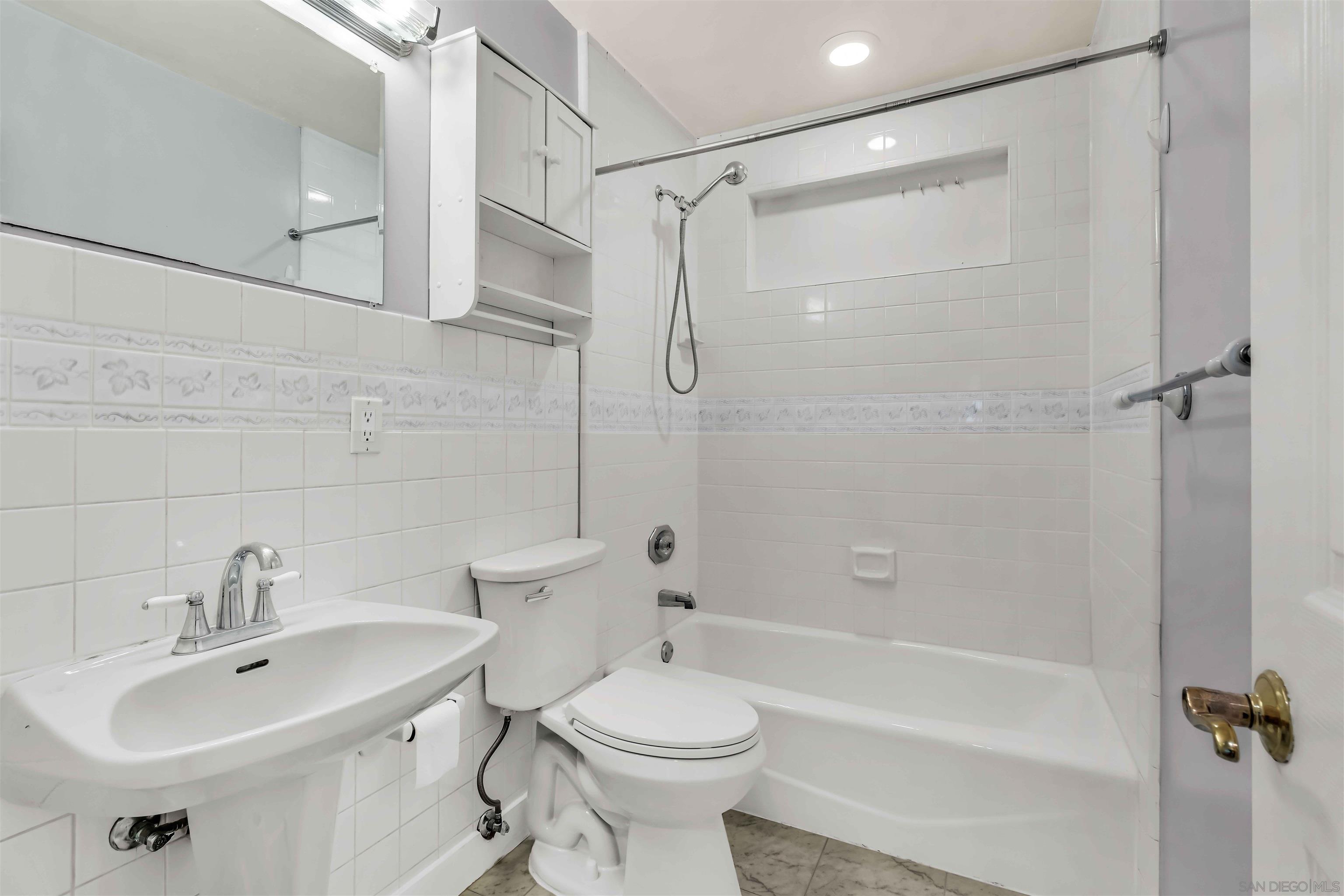 Detail Gallery Image 12 of 25 For 3878  Armstrong St, San Diego,  CA 92111 - 3 Beds | 2 Baths