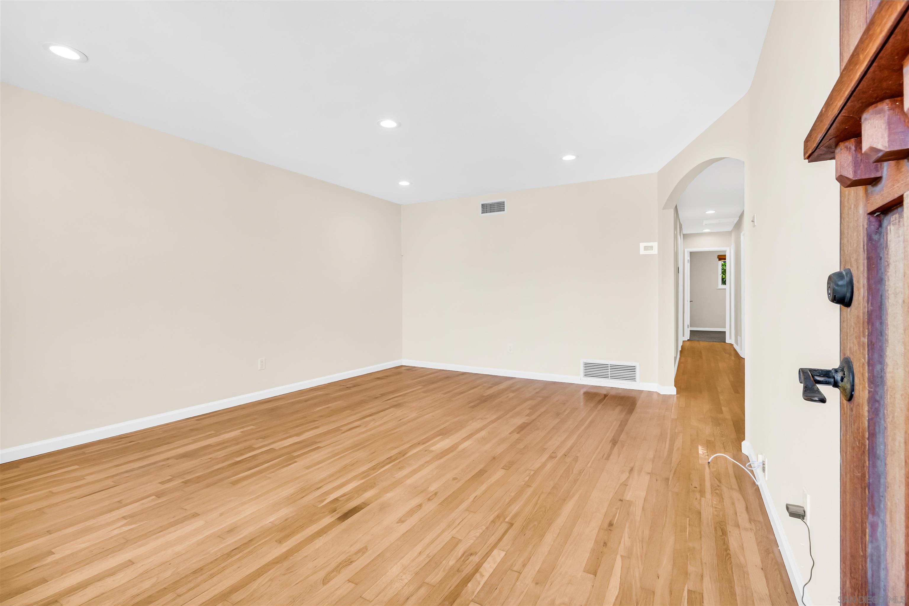 Detail Gallery Image 5 of 25 For 3878  Armstrong St, San Diego,  CA 92111 - 3 Beds | 2 Baths