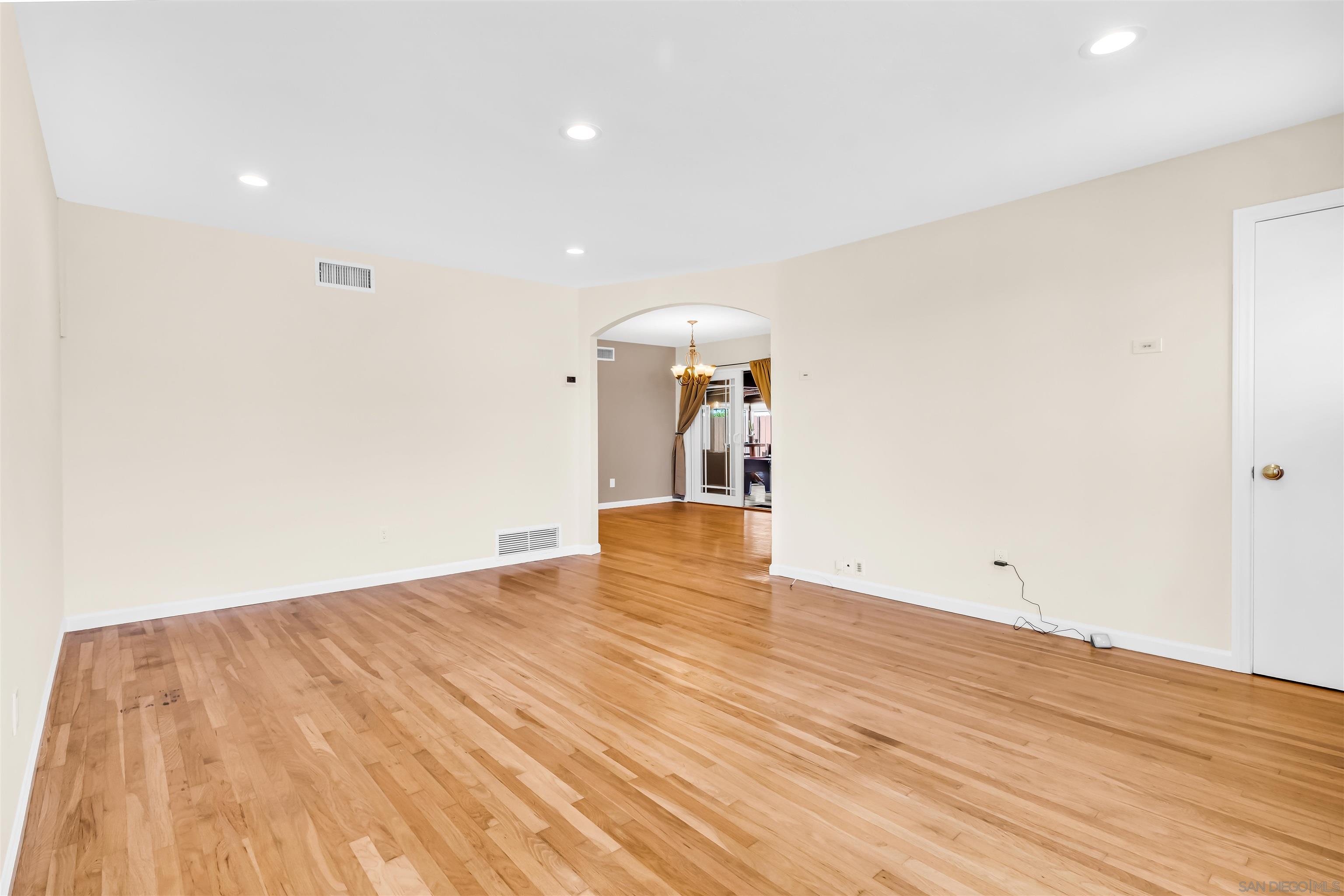 Detail Gallery Image 6 of 25 For 3878  Armstrong St, San Diego,  CA 92111 - 3 Beds | 2 Baths