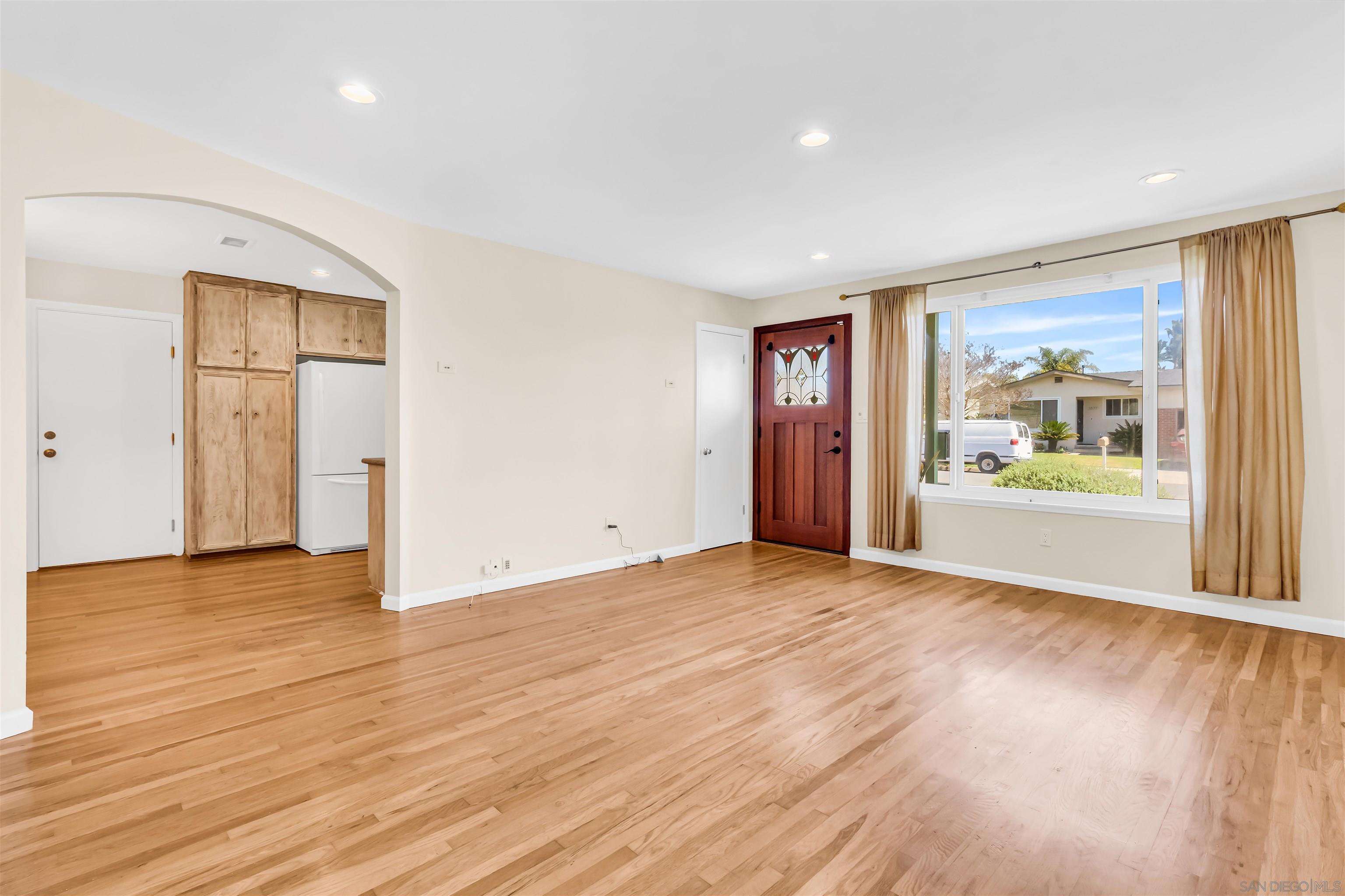 Detail Gallery Image 7 of 25 For 3878  Armstrong St, San Diego,  CA 92111 - 3 Beds | 2 Baths