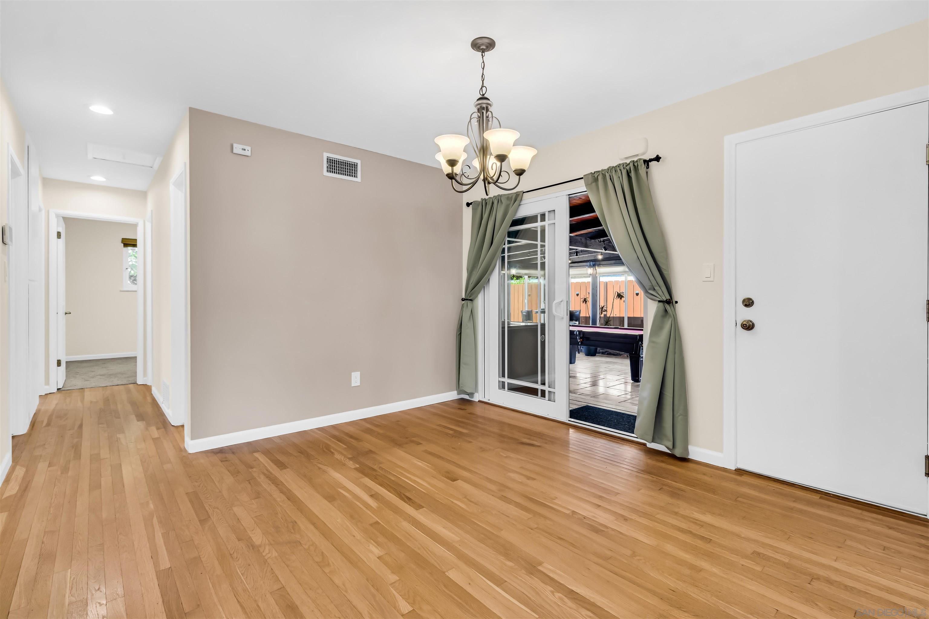 Detail Gallery Image 8 of 25 For 3878  Armstrong St, San Diego,  CA 92111 - 3 Beds | 2 Baths