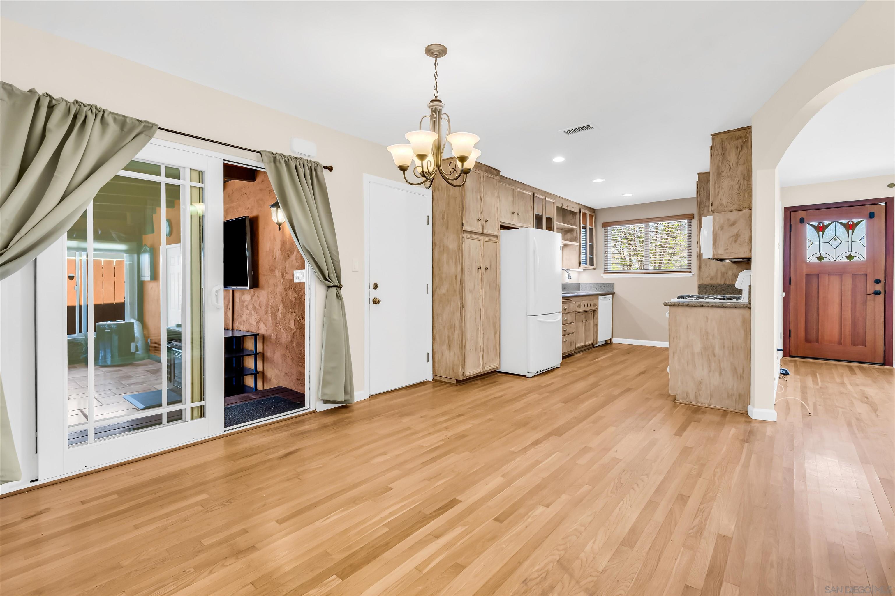 Detail Gallery Image 9 of 25 For 3878  Armstrong St, San Diego,  CA 92111 - 3 Beds | 2 Baths