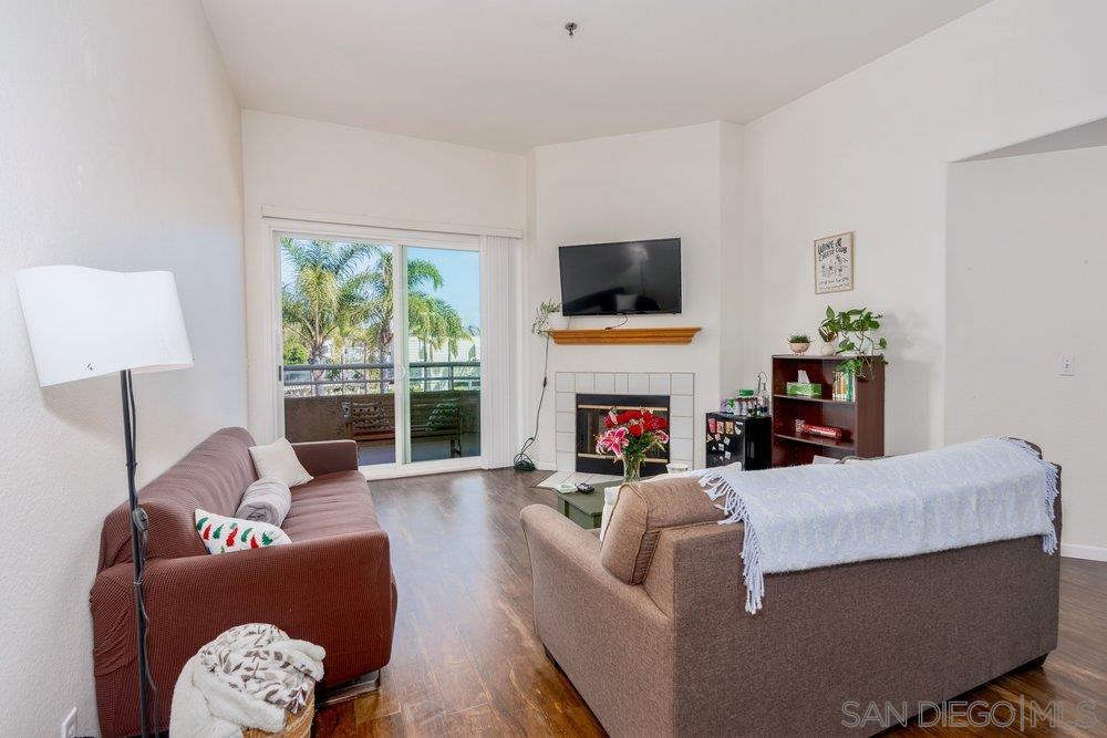 Detail Gallery Image 2 of 13 For 3969  Mahaila Ave  #209,  San Diego,  CA 92122 - 3 Beds | 2 Baths