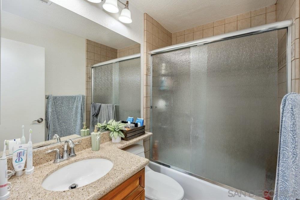 Detail Gallery Image 8 of 13 For 3969  Mahaila Ave  #209,  San Diego,  CA 92122 - 3 Beds | 2 Baths