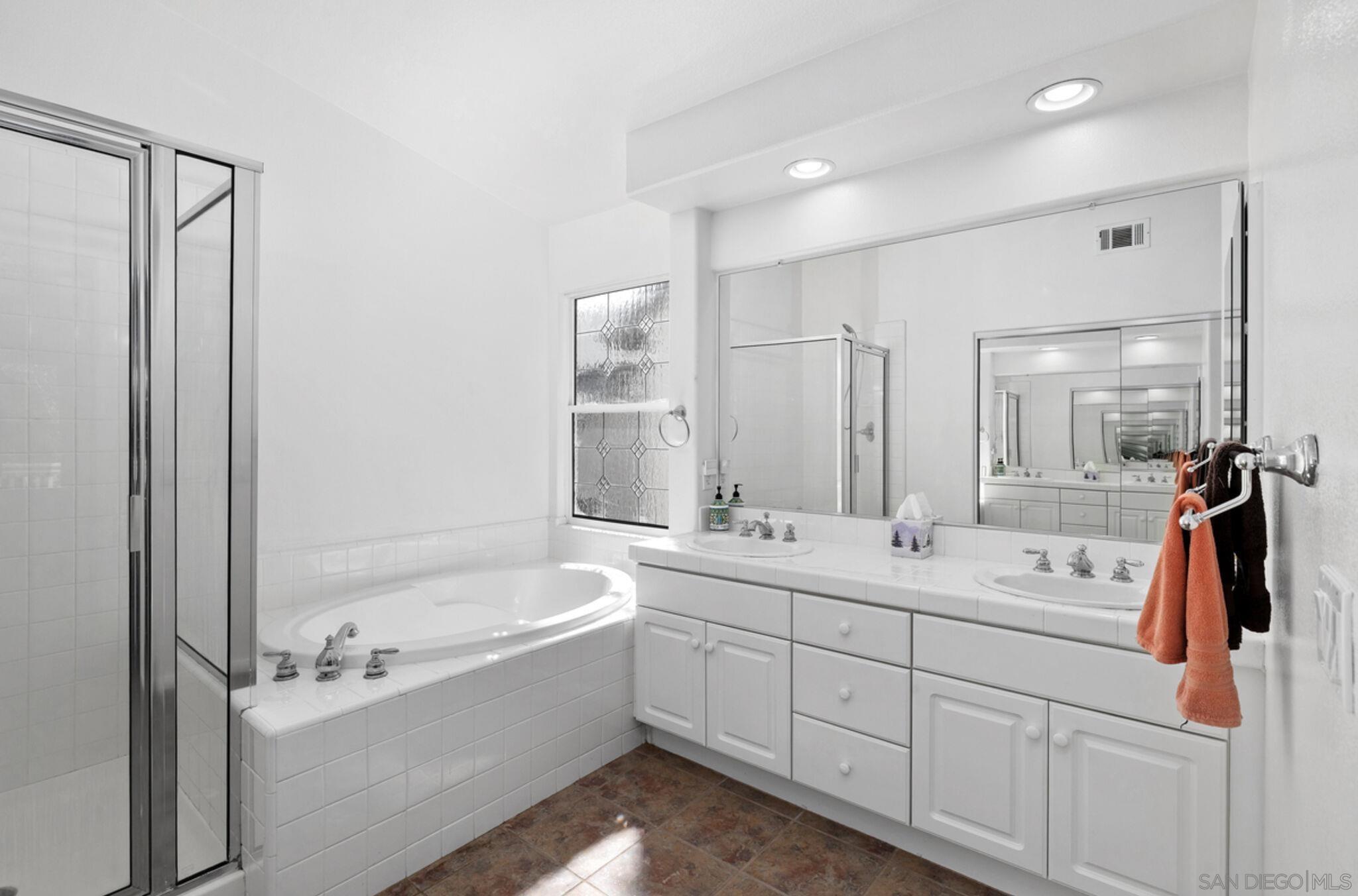 Detail Gallery Image 12 of 24 For 2642 W Canyon Ave, San Diego,  CA 92123 - 5 Beds | 2/1 Baths