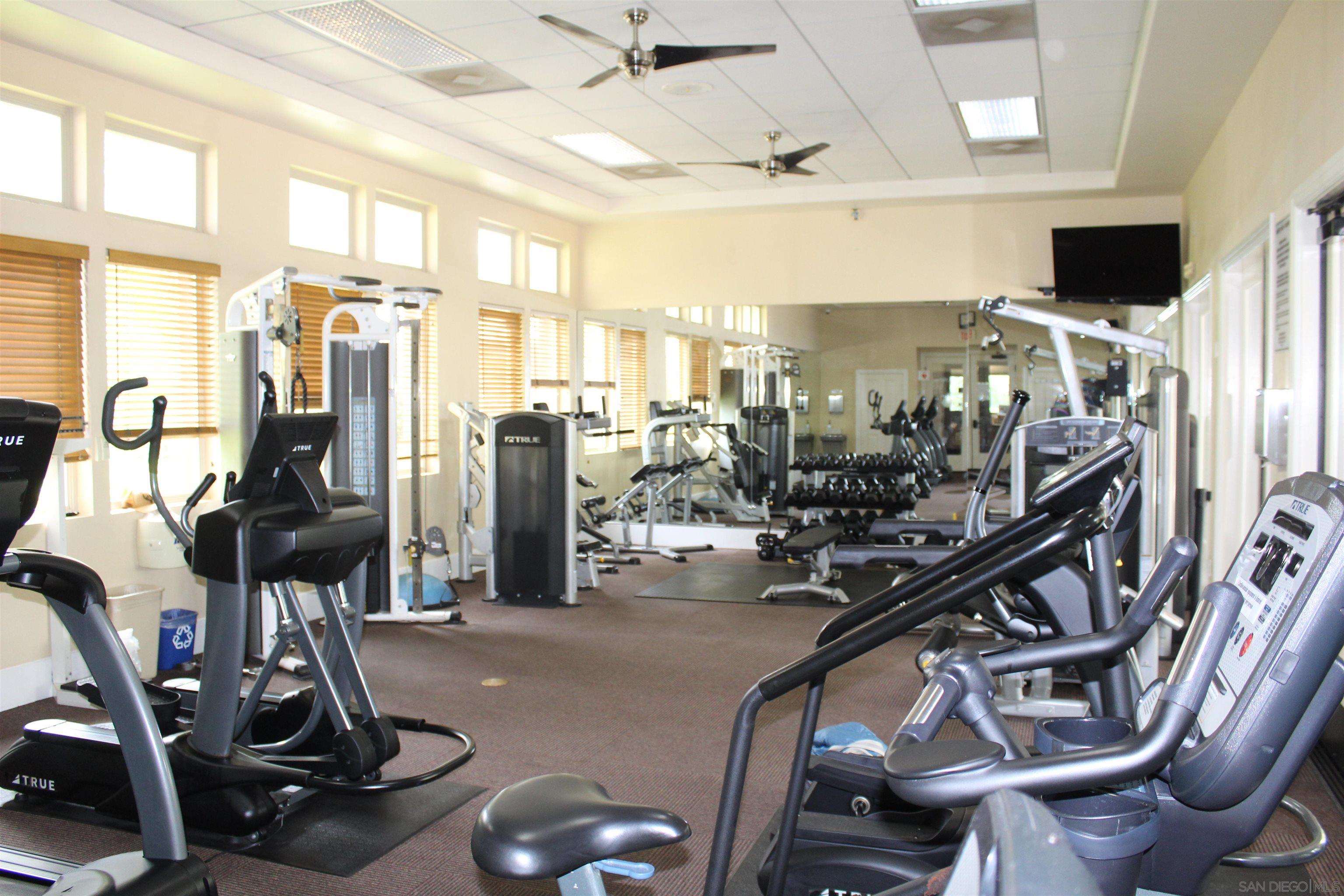 Detail Gallery Image 21 of 28 For 2642 W Canyon Ave, San Diego,  CA 92123 - 5 Beds | 2/1 Baths