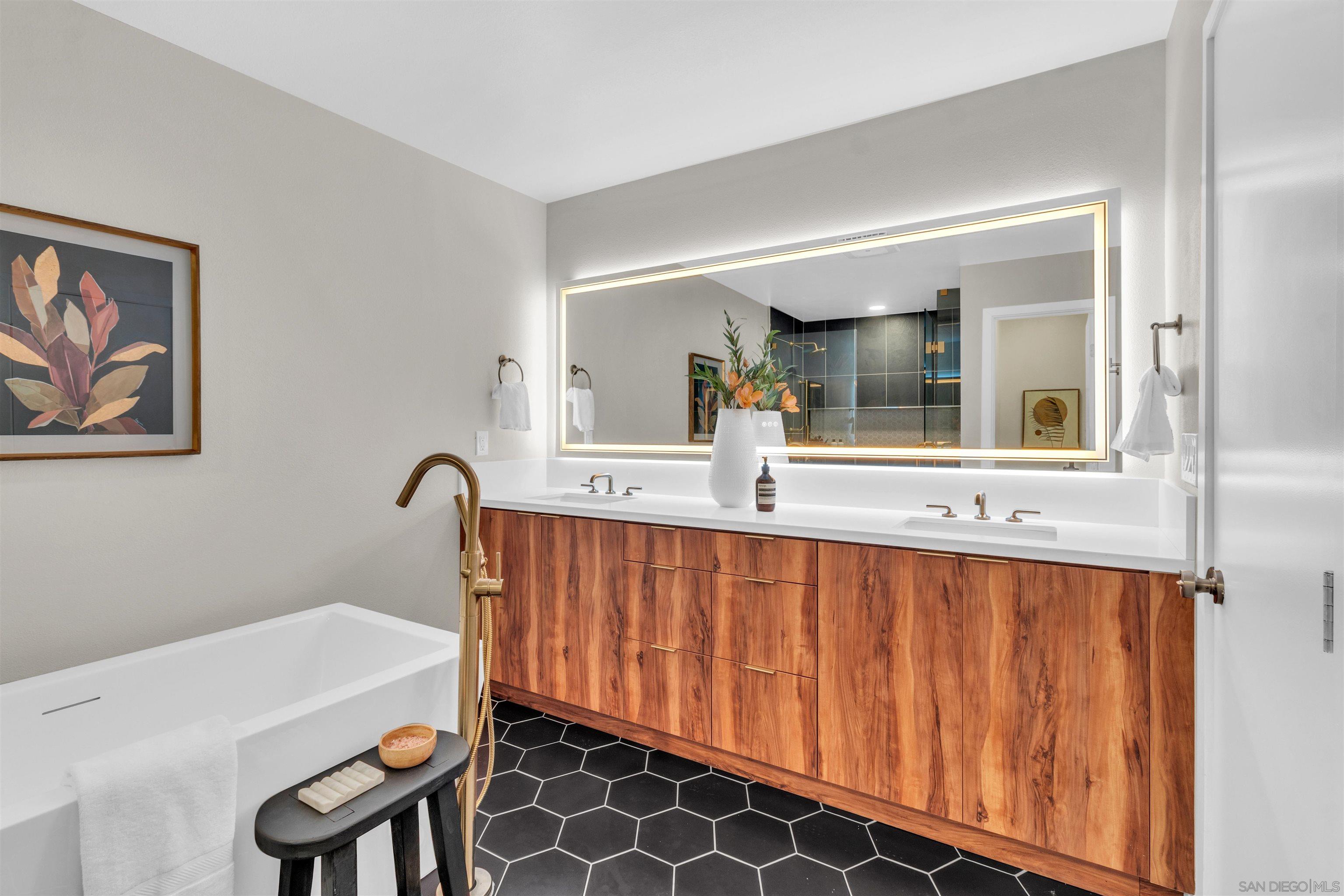 Detail Gallery Image 25 of 50 For 13070  Roundup Ave, San Diego,  CA 92129 - 4 Beds | 4 Baths