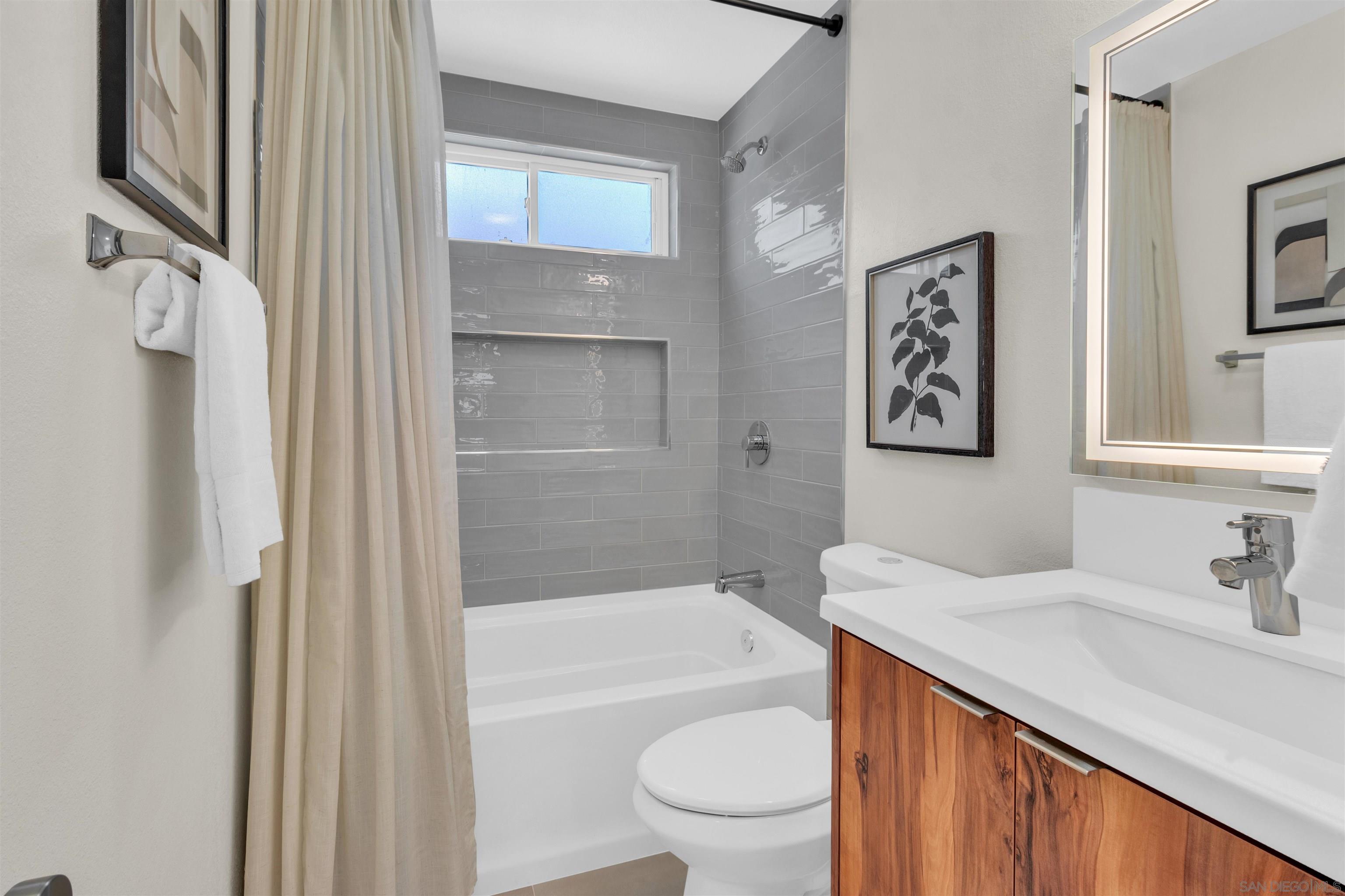 Detail Gallery Image 34 of 50 For 13070  Roundup Ave, San Diego,  CA 92129 - 4 Beds | 4 Baths