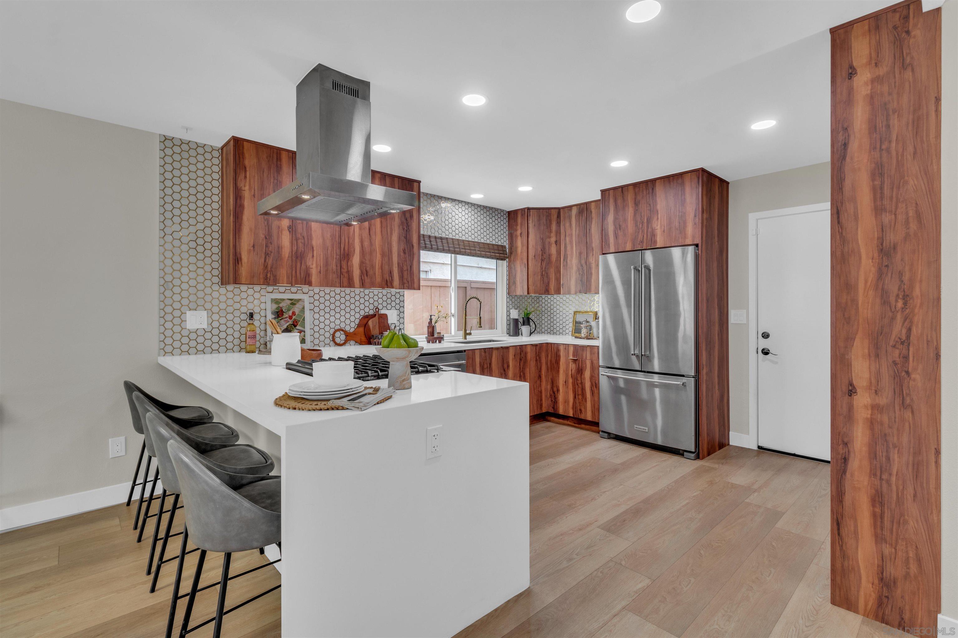 Detail Gallery Image 5 of 50 For 13070  Roundup Ave, San Diego,  CA 92129 - 4 Beds | 4 Baths