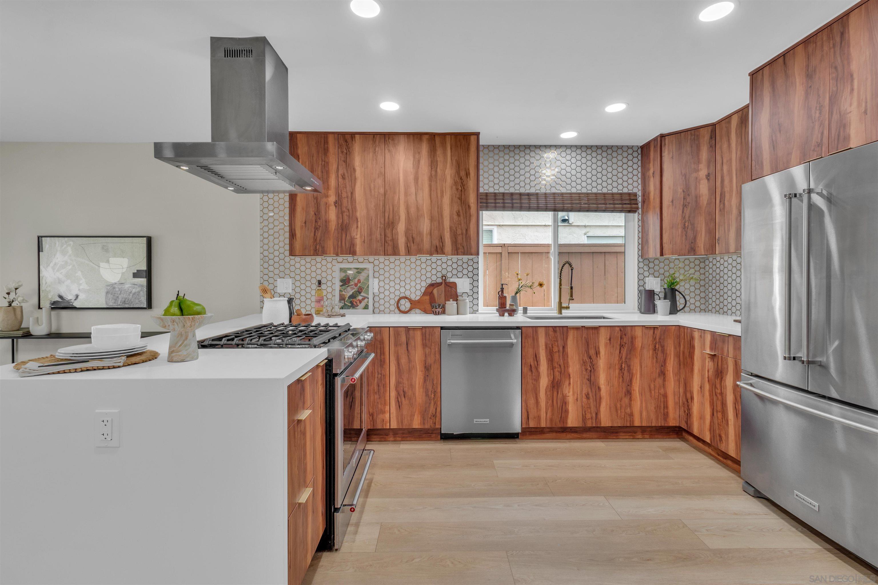 Detail Gallery Image 6 of 50 For 13070  Roundup Ave, San Diego,  CA 92129 - 4 Beds | 4 Baths