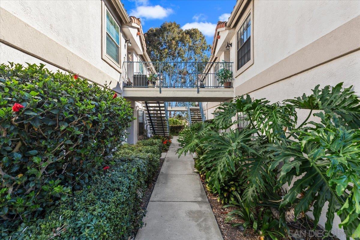 Detail Gallery Image 4 of 33 For 10367  Azuaga St  #168,  San Diego,  CA 92129 - 2 Beds | 2 Baths