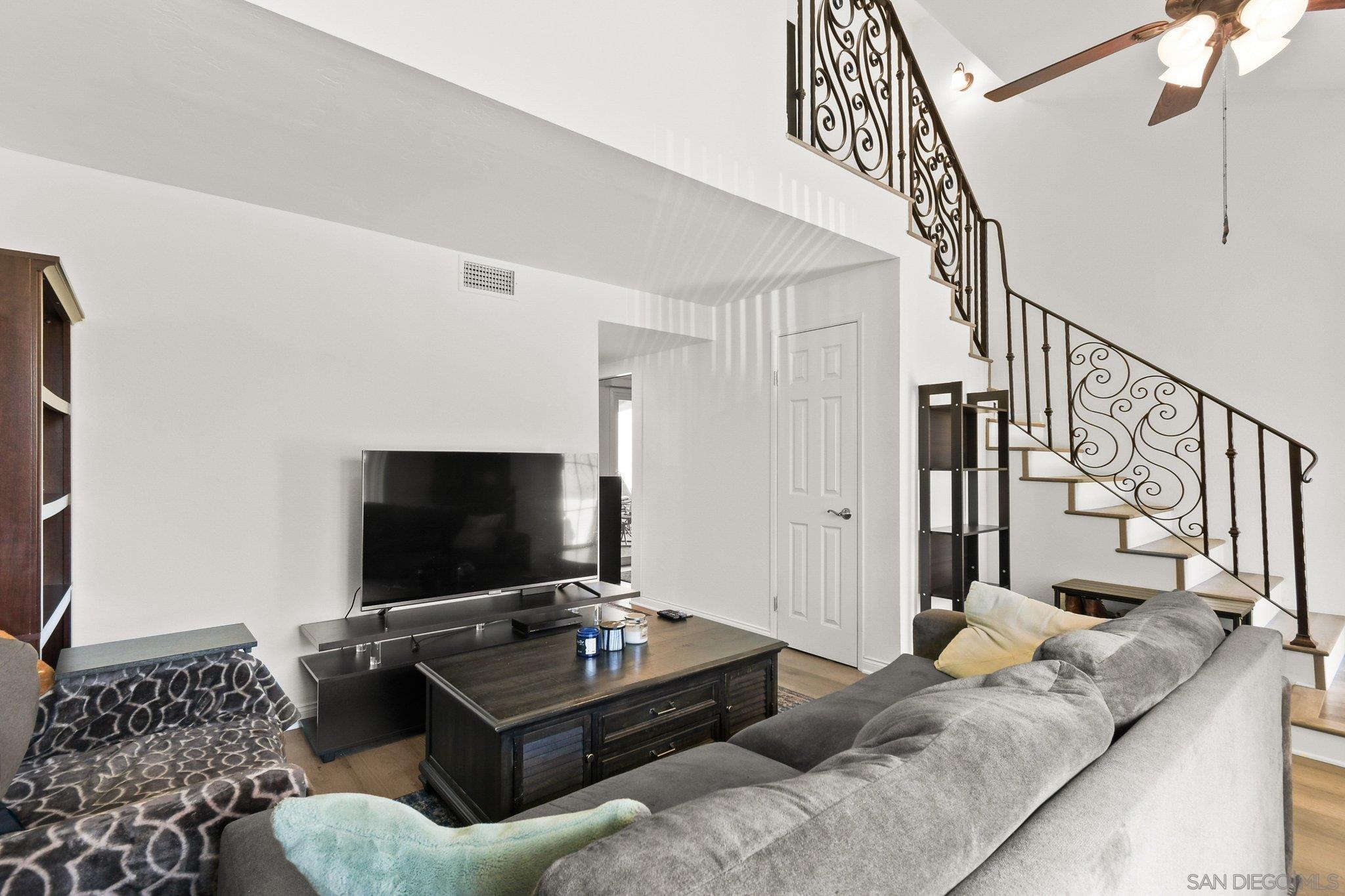 Detail Gallery Image 6 of 36 For 10818  Lamentin Ct, San Diego,  CA 92124 - 3 Beds | 1/1 Baths