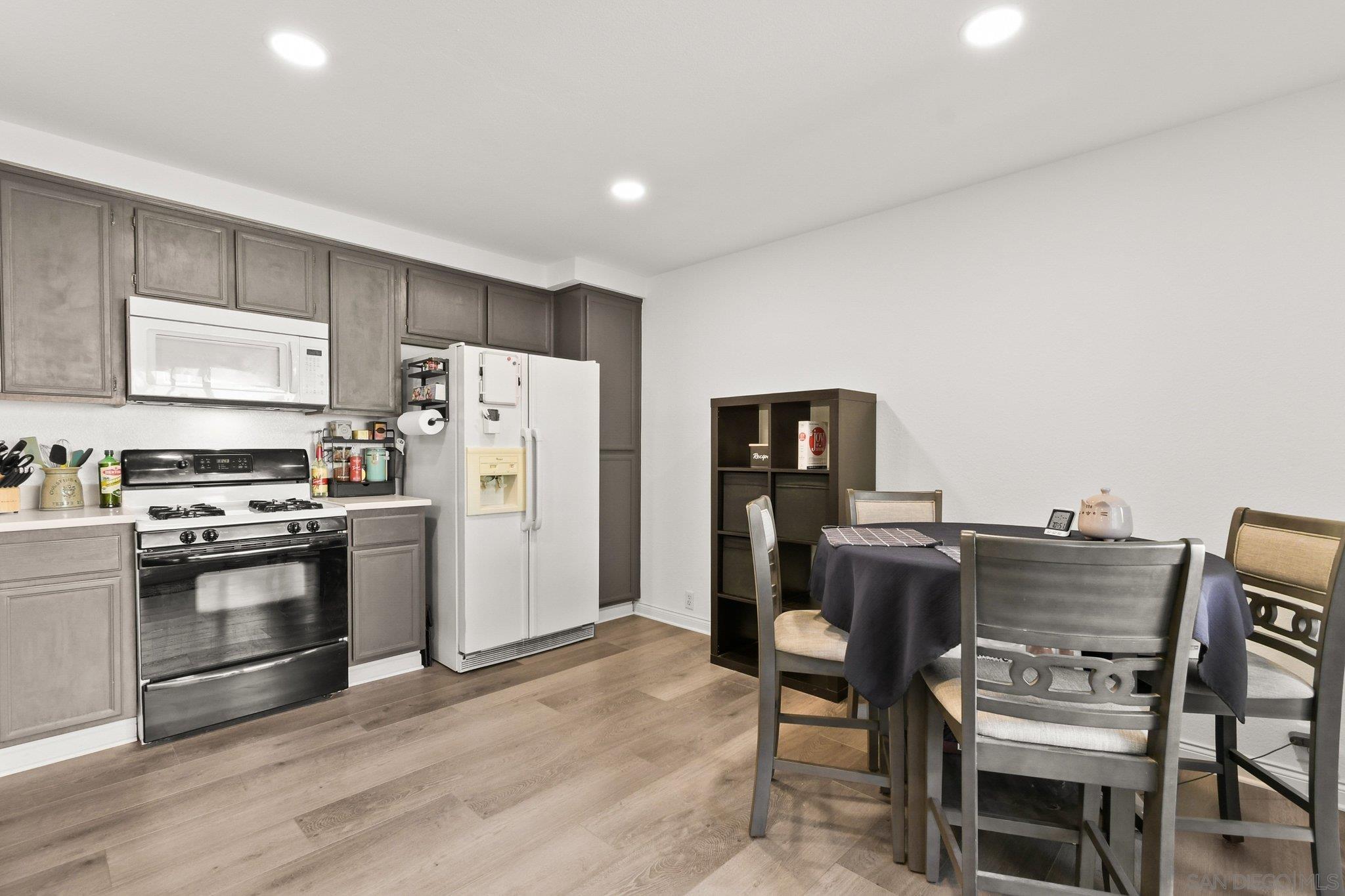 Detail Gallery Image 9 of 36 For 10818  Lamentin Ct, San Diego,  CA 92124 - 3 Beds | 1/1 Baths