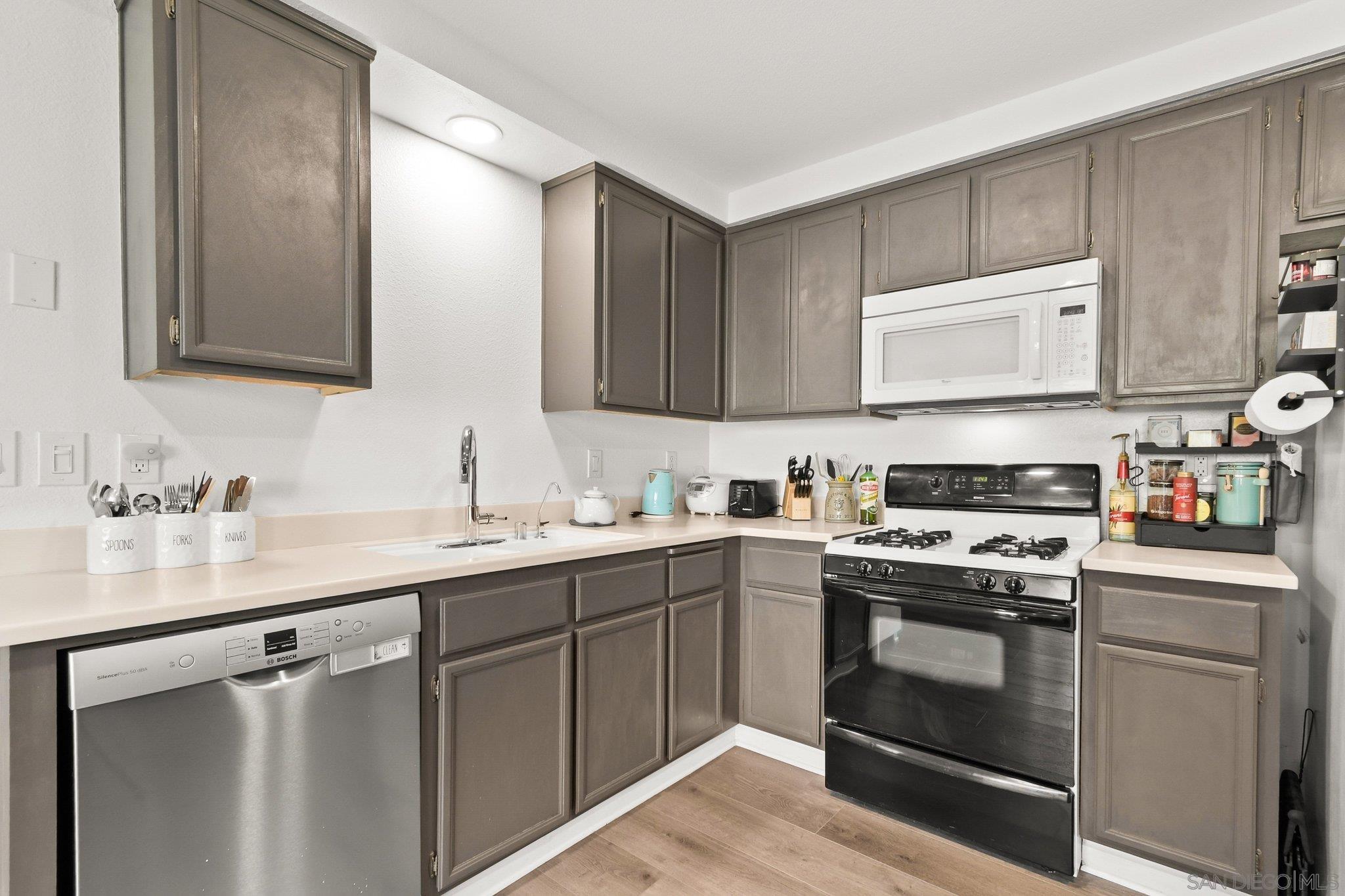 Detail Gallery Image 10 of 36 For 10818  Lamentin Ct, San Diego,  CA 92124 - 3 Beds | 1/1 Baths