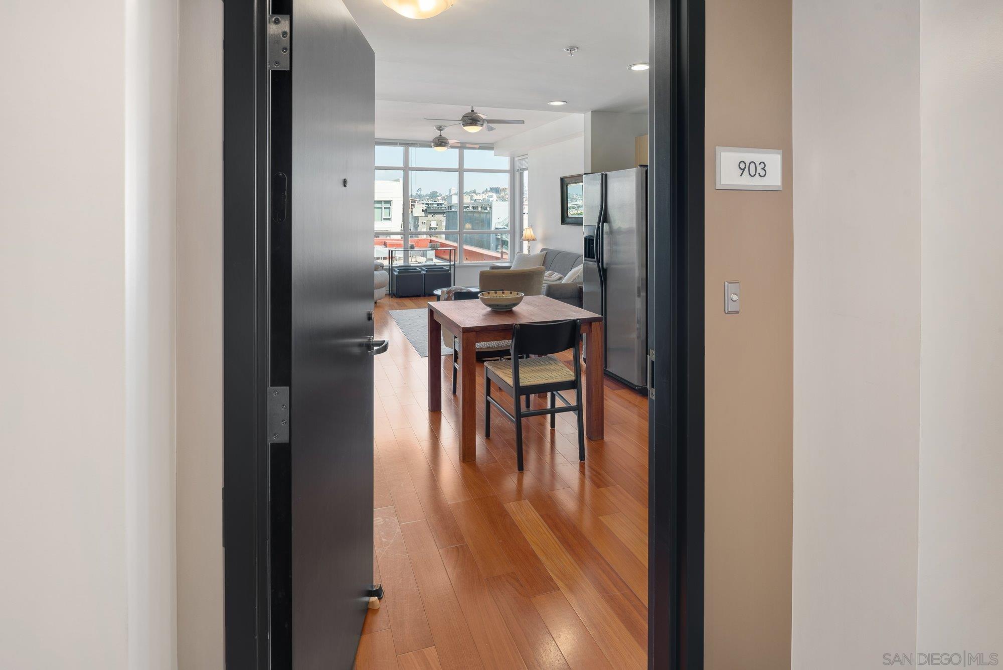 Detail Gallery Image 3 of 49 For 1431  Pacific Hwy  #903,  San Diego,  CA 92101 - 1 Beds | 1 Baths