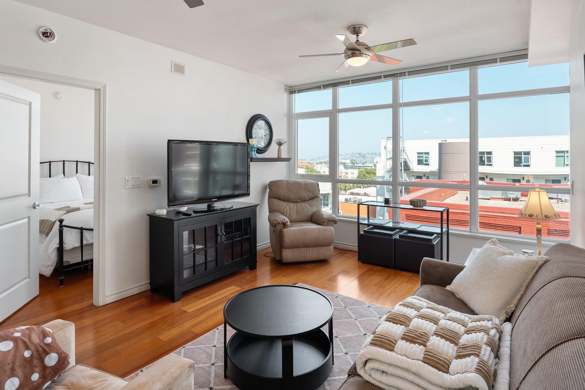 Detail Gallery Image 5 of 49 For 1431  Pacific Hwy  #903,  San Diego,  CA 92101 - 1 Beds | 1 Baths