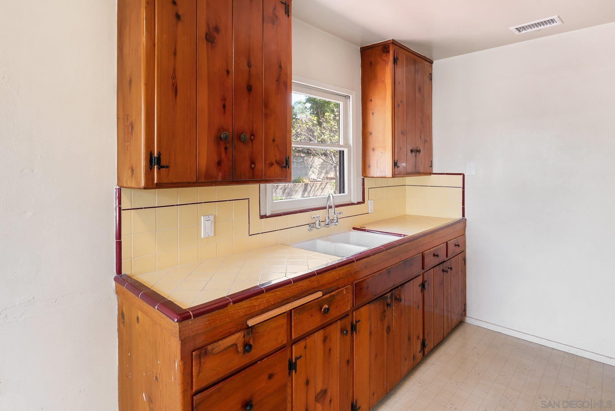 Detail Gallery Image 11 of 41 For 5037  Waring Rd, San Diego,  CA 92120 - 3 Beds | 2 Baths