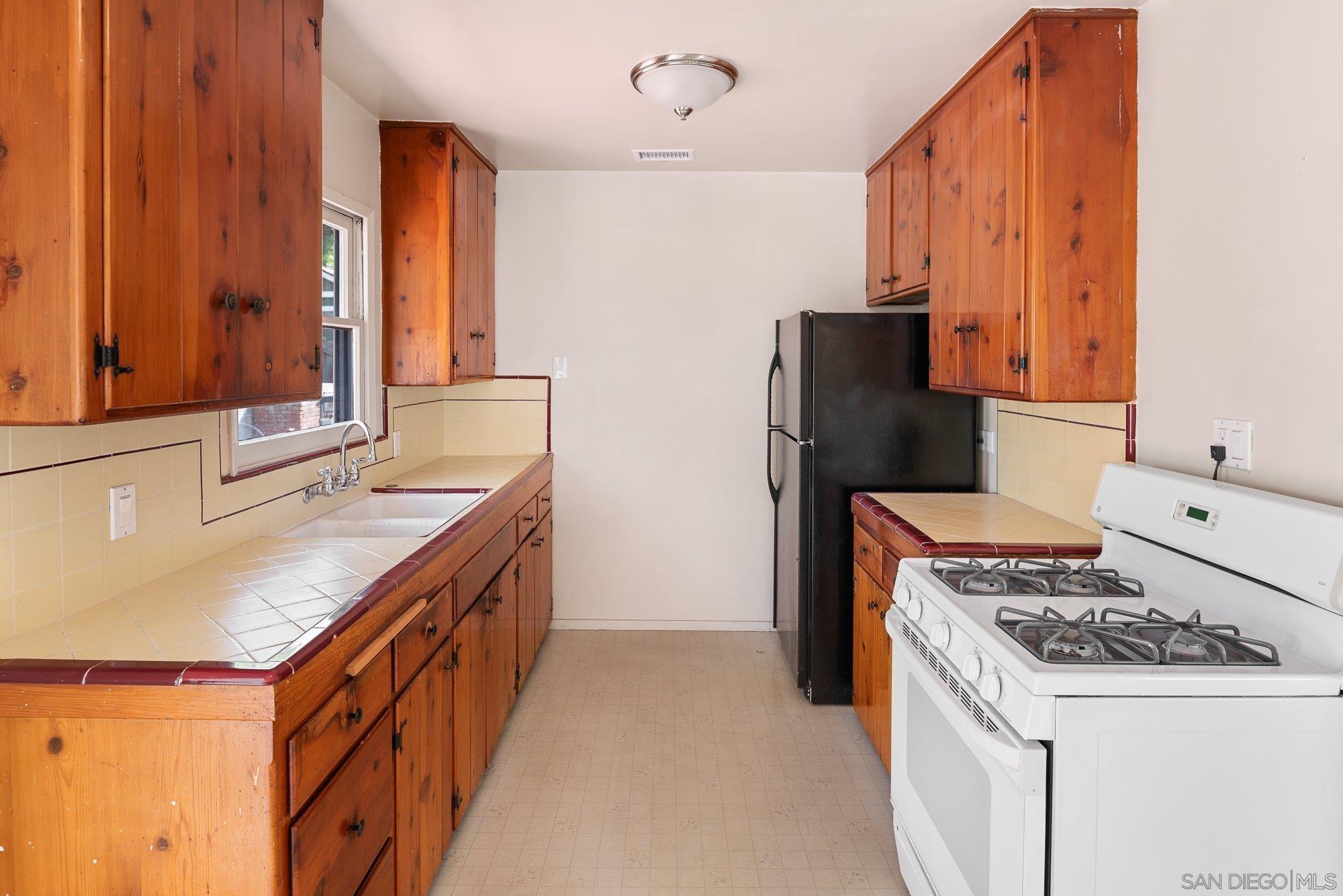 Detail Gallery Image 12 of 41 For 5037  Waring Rd, San Diego,  CA 92120 - 3 Beds | 2 Baths