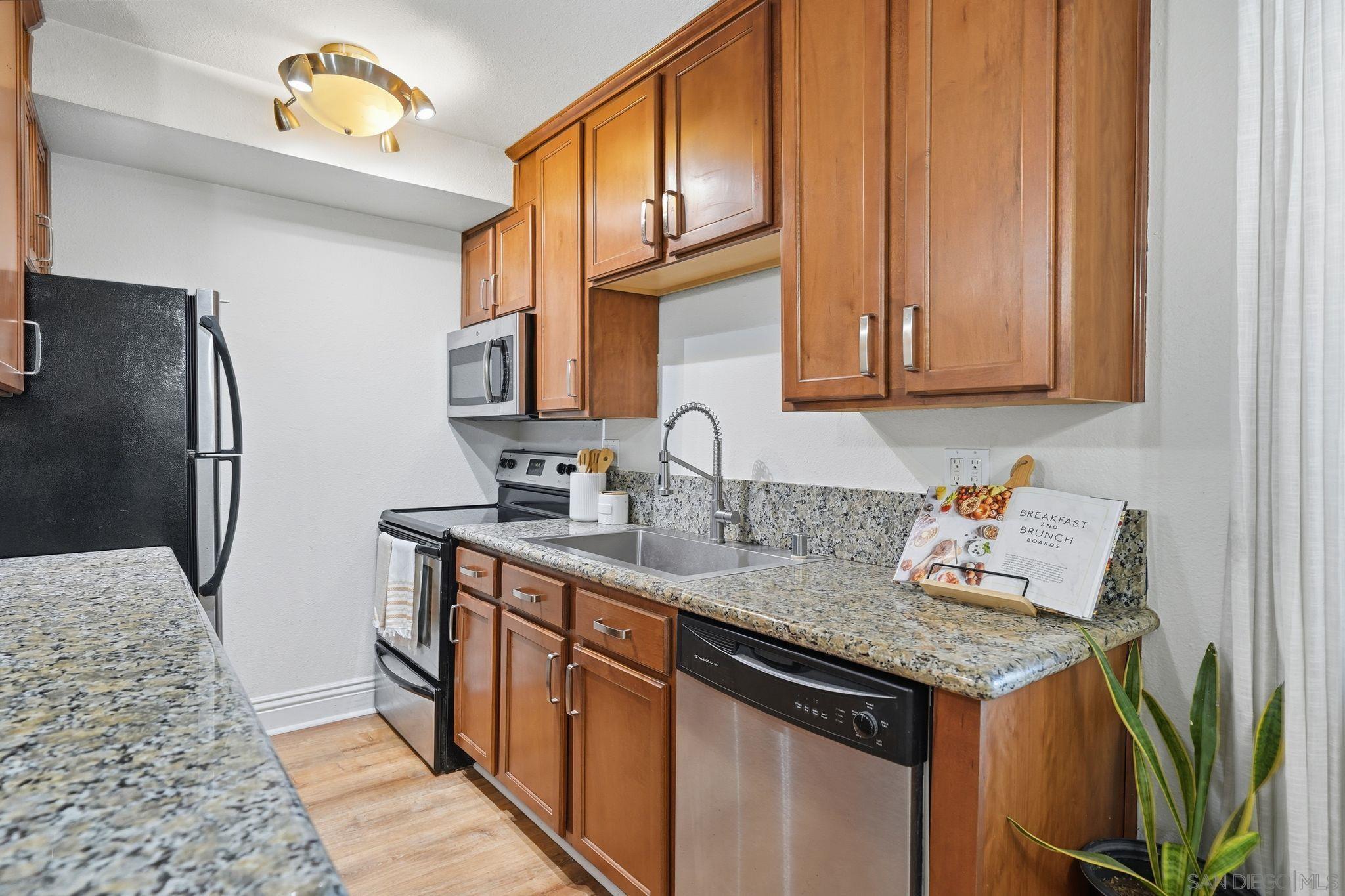 Detail Gallery Image 7 of 24 For 5505  Adelaide Ave  #14,  San Diego,  CA 92115 - 2 Beds | 1/1 Baths