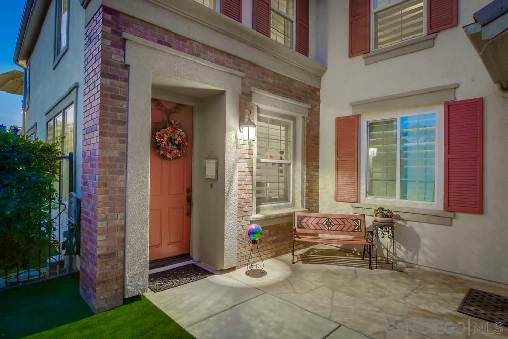 Detail Gallery Image 2 of 48 For 452  Taylor Dr, Oceanside,  CA 92056 - 5 Beds | 3 Baths