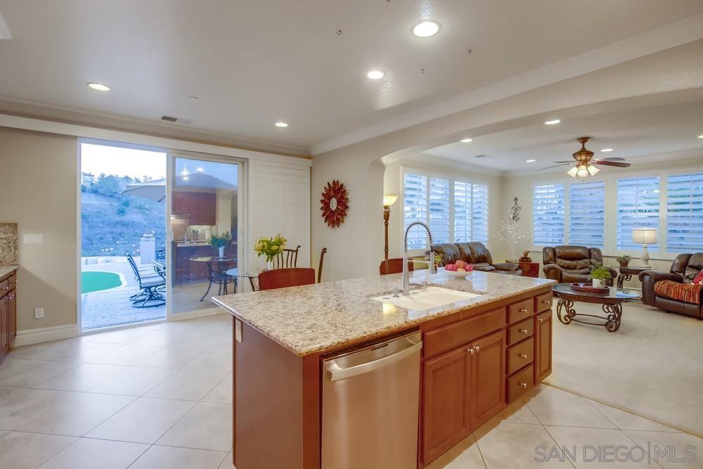 Detail Gallery Image 18 of 48 For 452  Taylor Dr, Oceanside,  CA 92056 - 5 Beds | 3 Baths